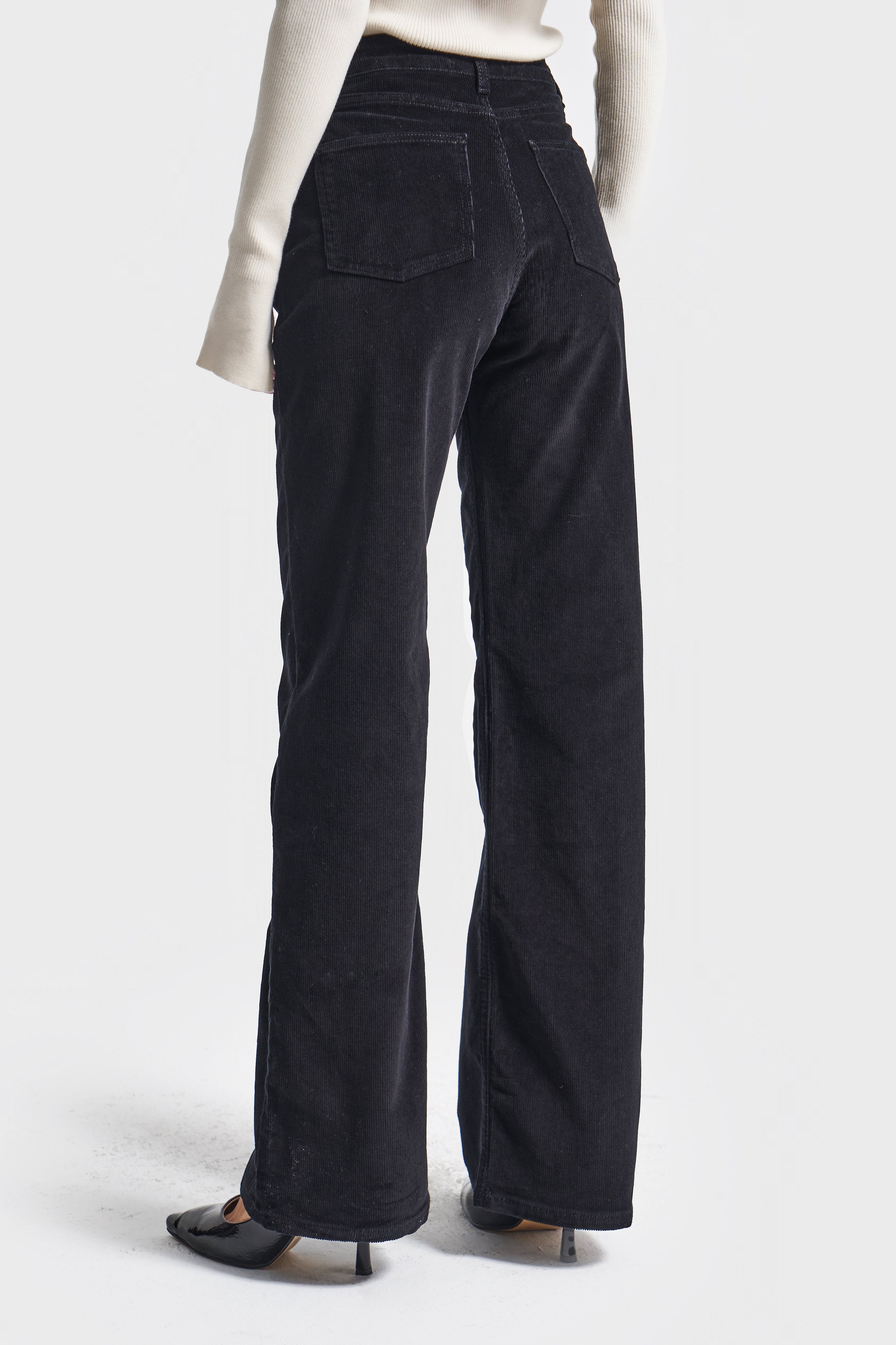 Kadın Siyah Renk 26w5-1 Straight Cropped Fit İnce Fitilli Velvet Kadife Kumaş Pantolon