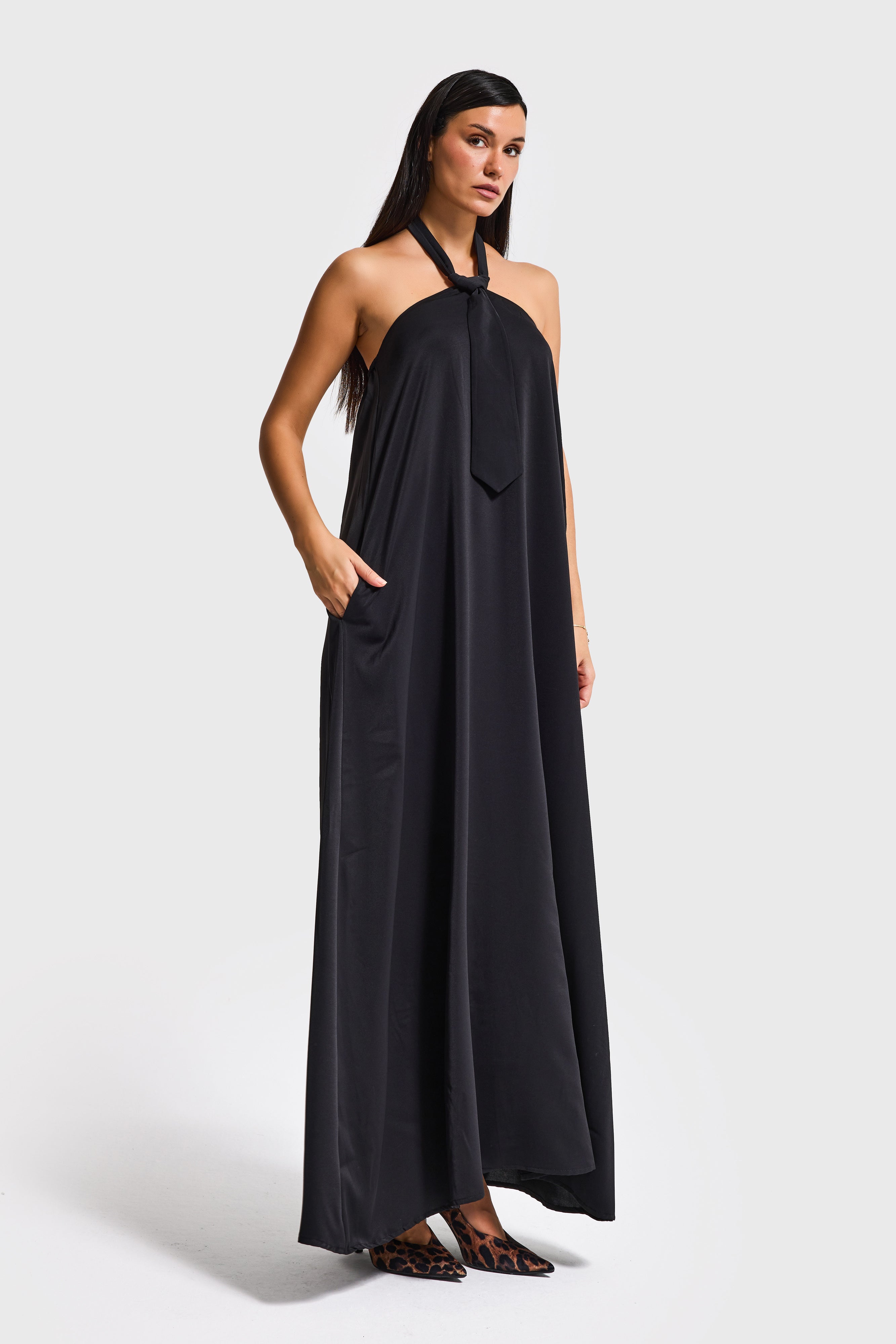 Kadın Siyah Renk Bol Kesim Kravat Detaylı Boyundan Bağlamalı Tasarım Elbise