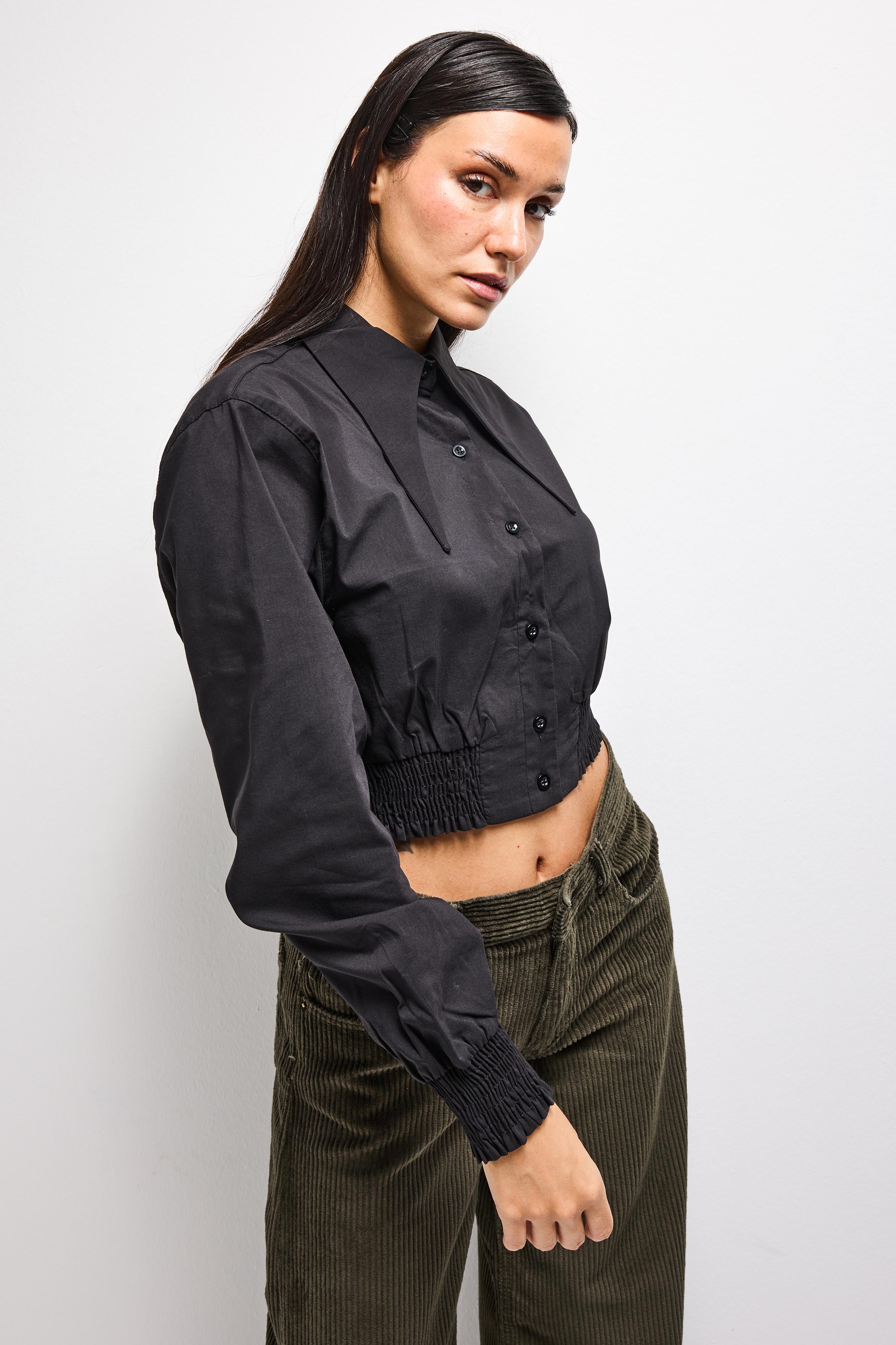 Kadın Siyah Renk Crop Fit Yaka Detaylı Özel Tasarım Gömlek