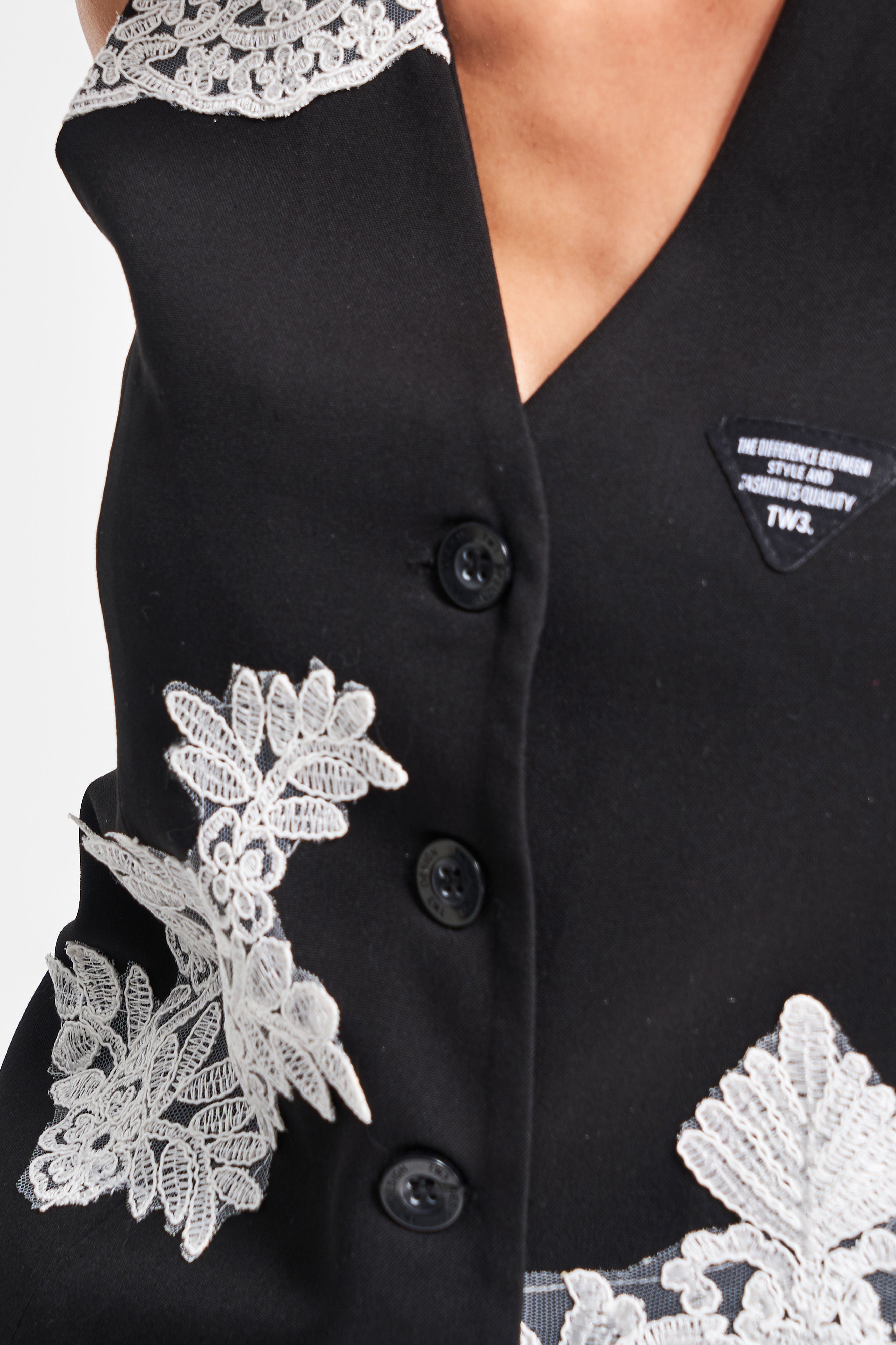 Женский жилет из ткани с нулевым рукавом, вышитым кружевом и пуговицами, черного цвета
