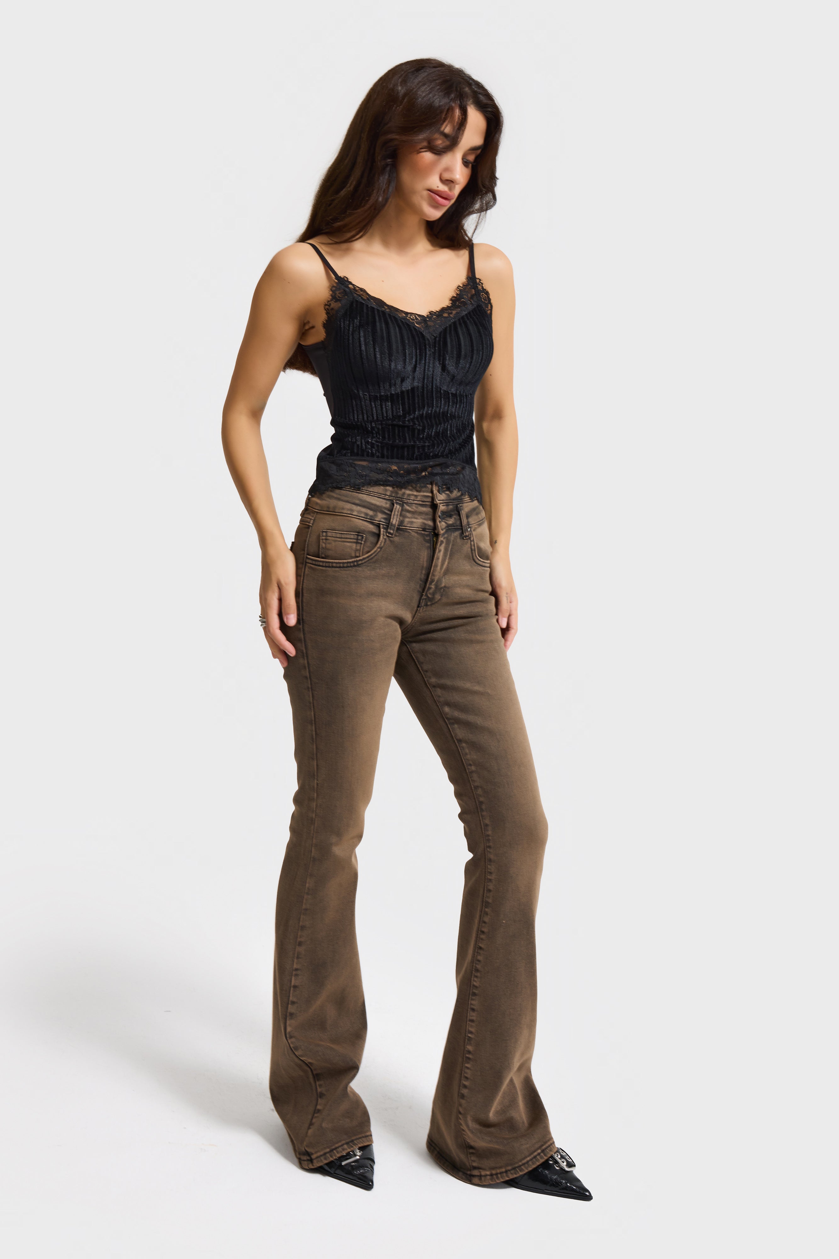 Kadın Siyah Renk İnce Askılı Pedli Dantel Detaylı Tasarım Büstiyer Bluz