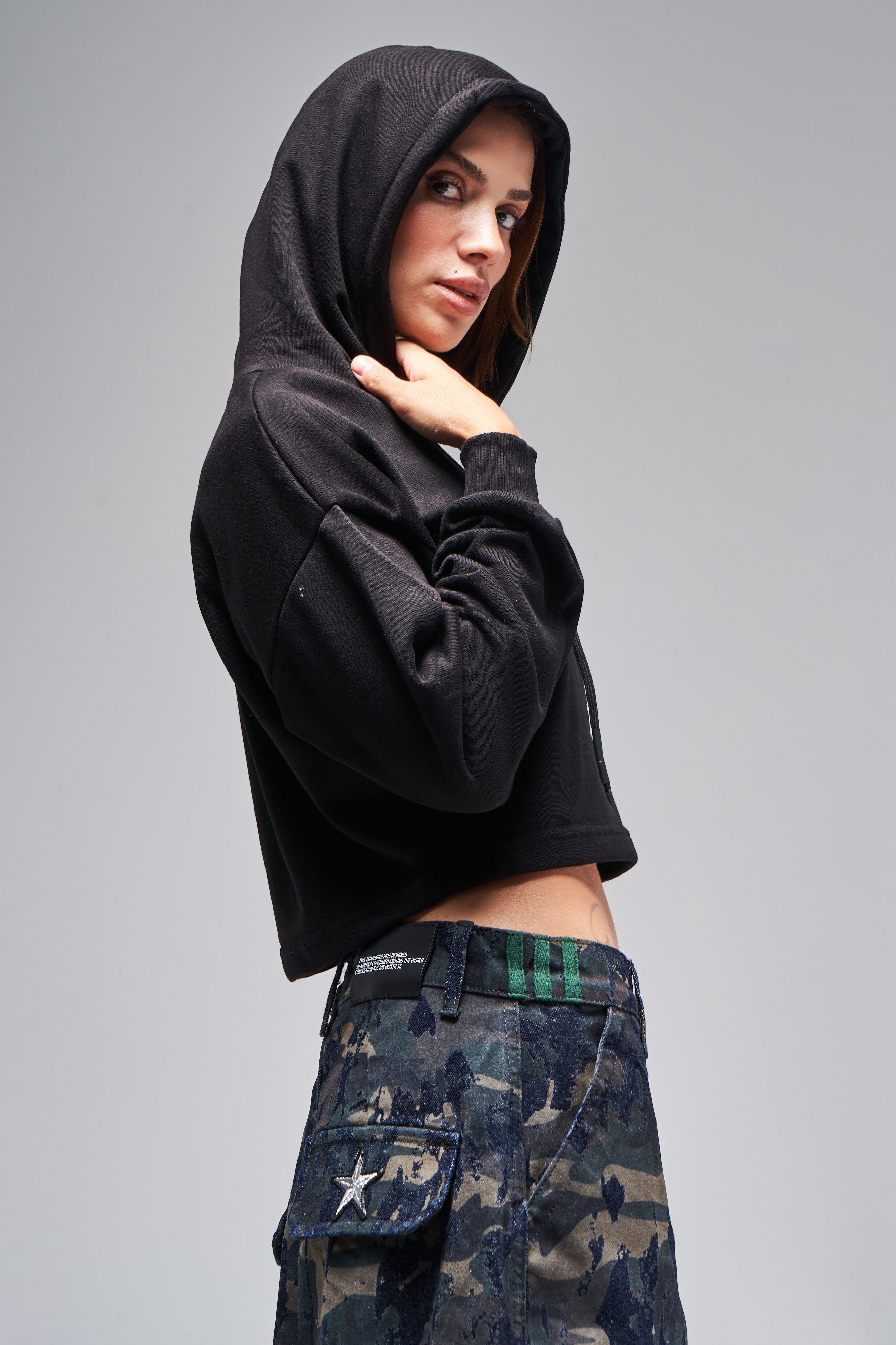 Kadın Siyah Renk Kapüşonlu Sweatshirt