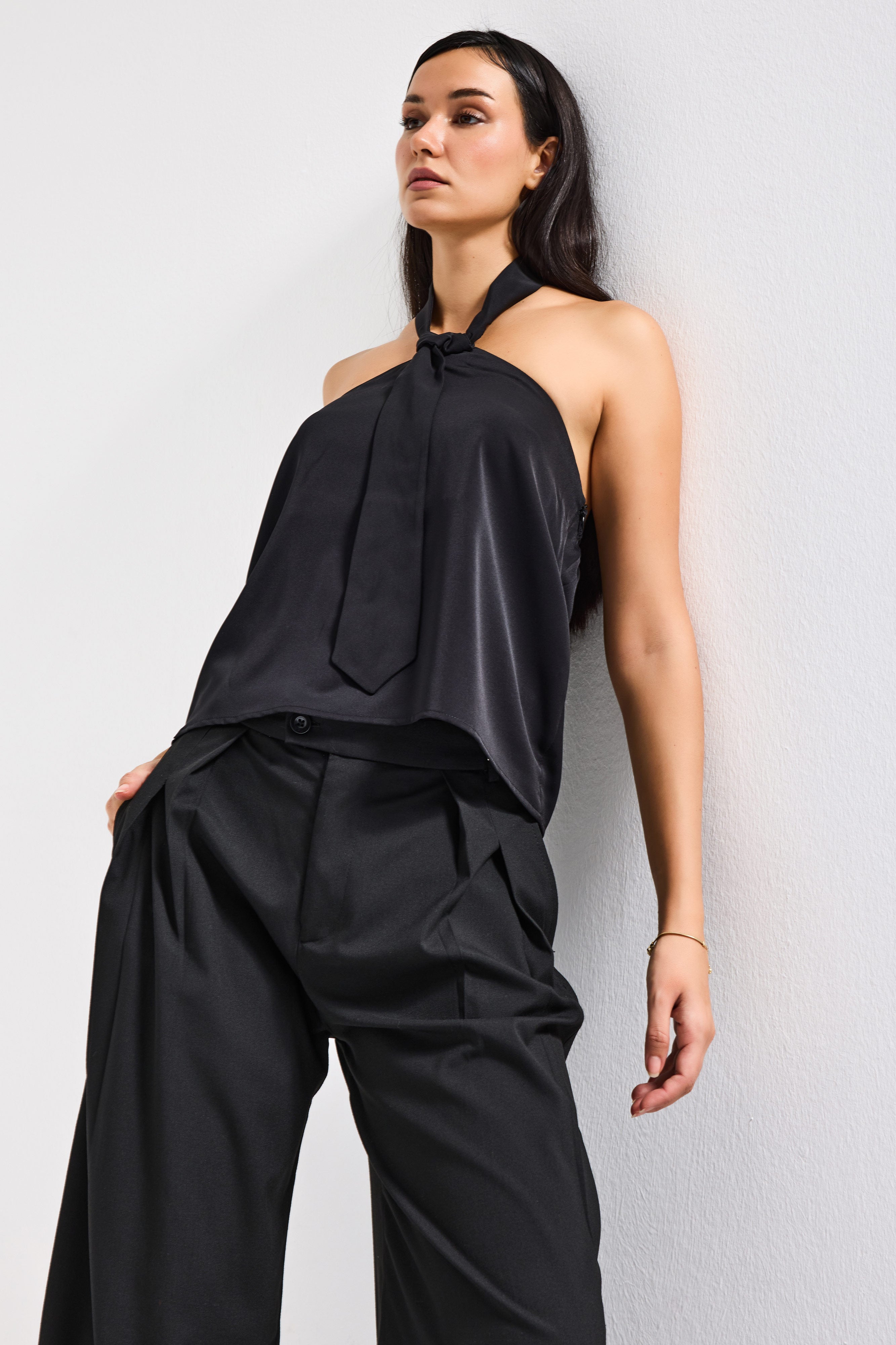 Kadın Siyah Renk Kravat Detaylı Boyundan Bağlamalı Tasarım Bluz