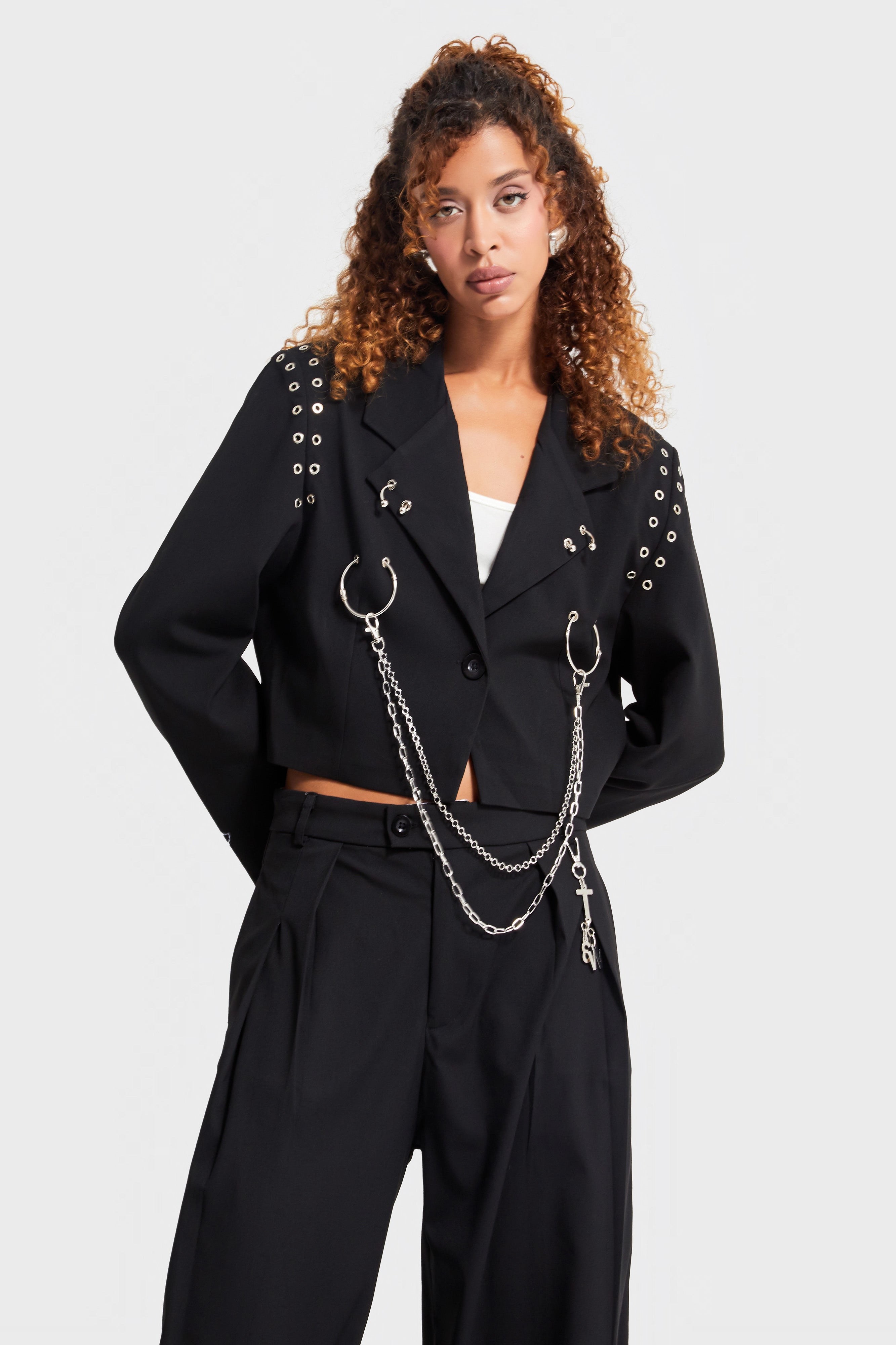 Kadın Siyah Renk Kuş Gözü Detaylı Crop Fit Özel Tasarım Kumaş Ceket