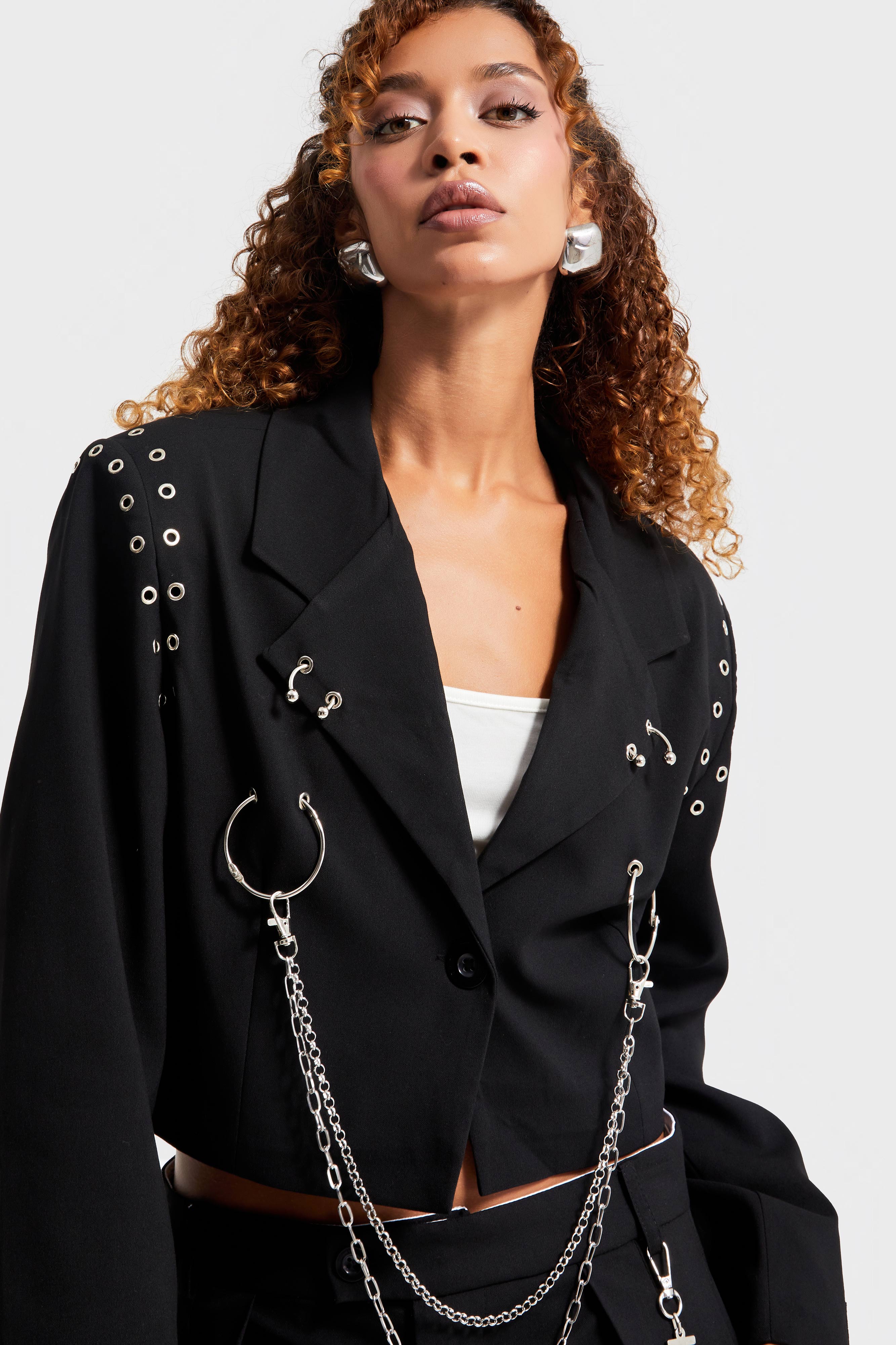 Kadın Siyah Renk Kuş Gözü Detaylı Crop Fit Özel Tasarım Kumaş Ceket