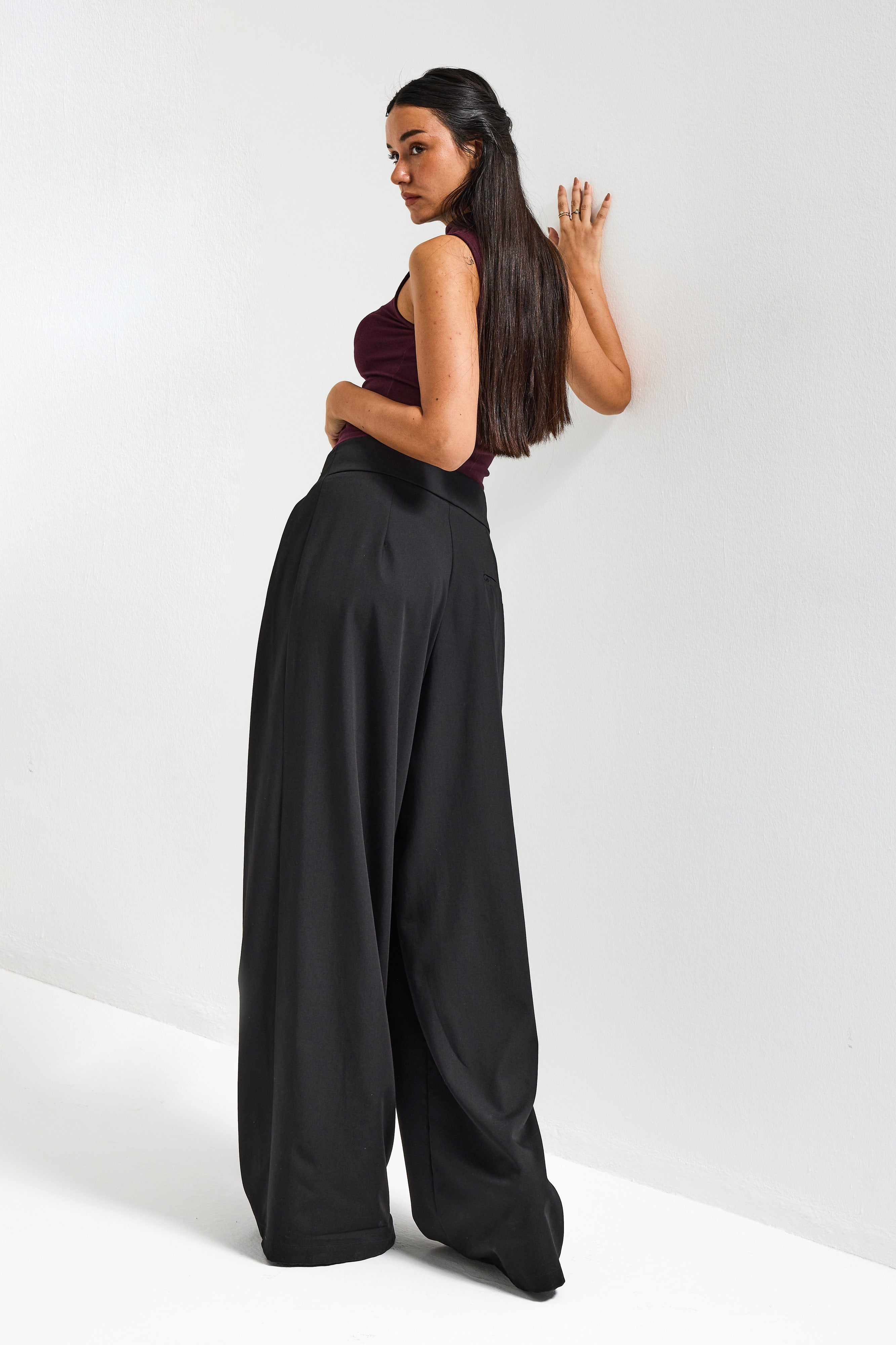 Kadın Siyah Renk Palazzo Fit Kemer Detaylı Viskon Kumaş Tasarım Pantolon