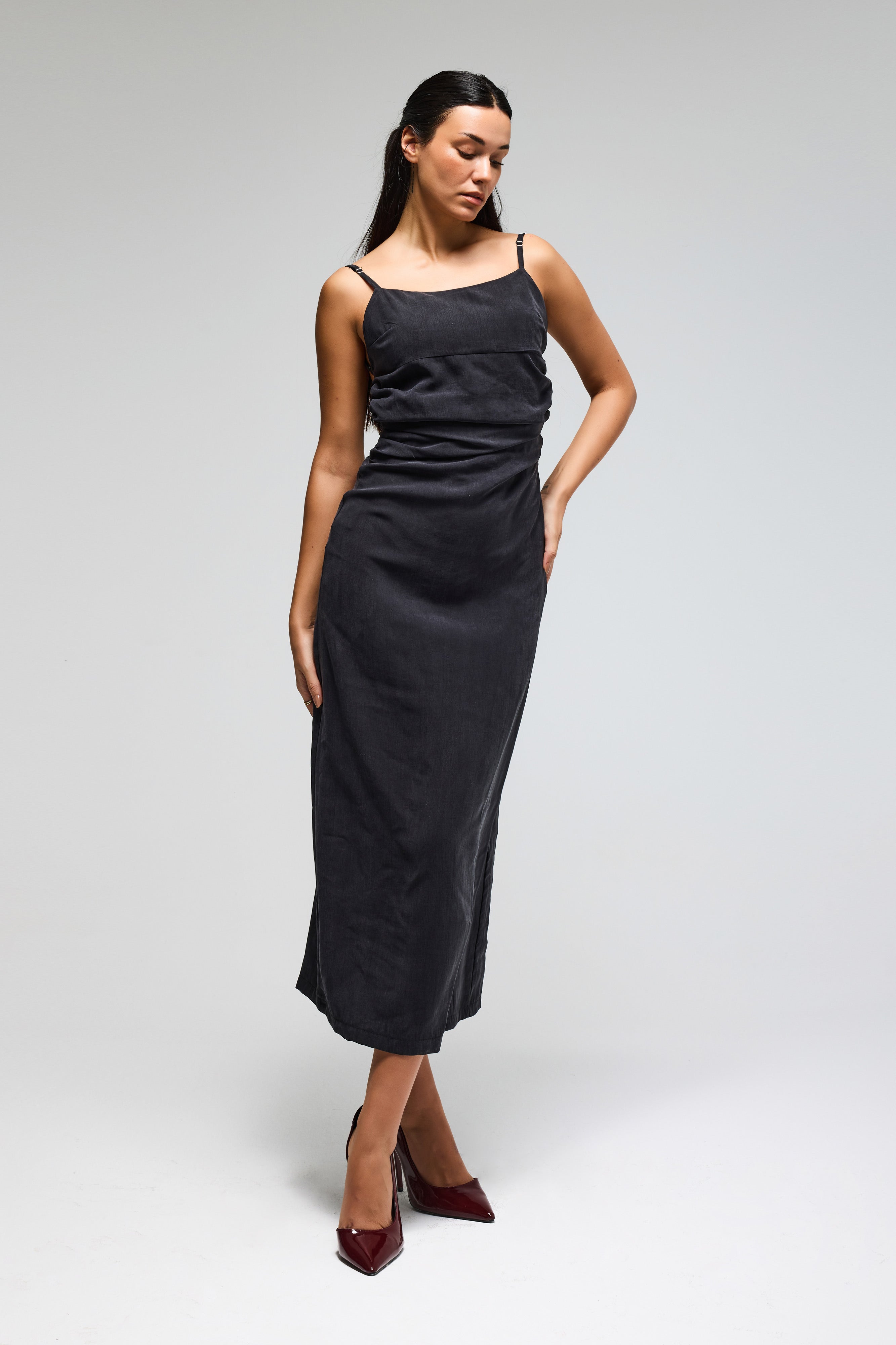 Kadın Siyah Renk s6-1 Maxi Boy Askılı Yırtmaçlı Özel Kumaş Elbise