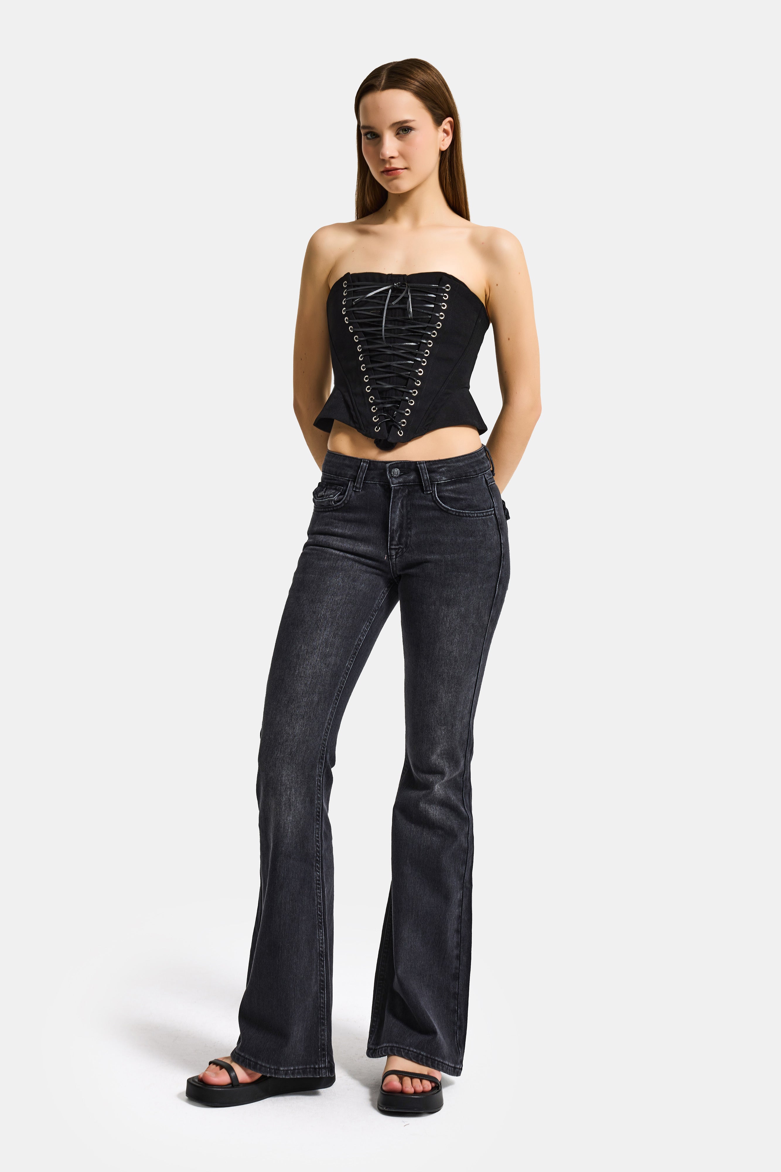 Kadın Siyah w5 Crop Kuş Gözü ve Bağcık Detaylı Straptez Özel Tasarım Büstiyer