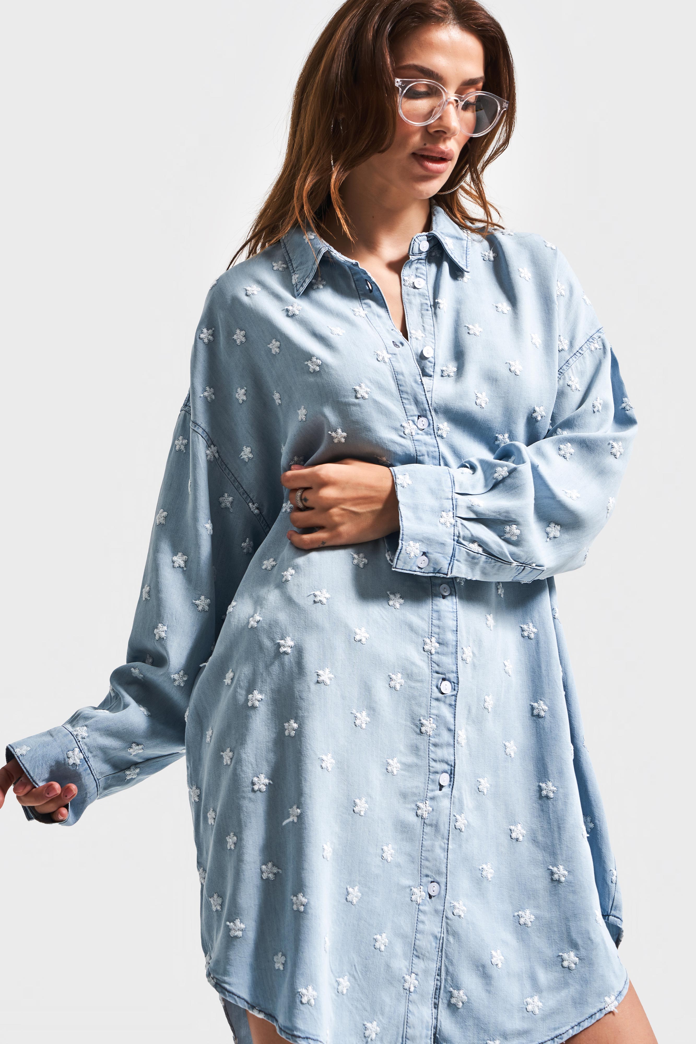 Kadın Snow Kot Rengi 1S5-3 Çiçek Nakışlı Oversize Tasarım Denim Gömlek