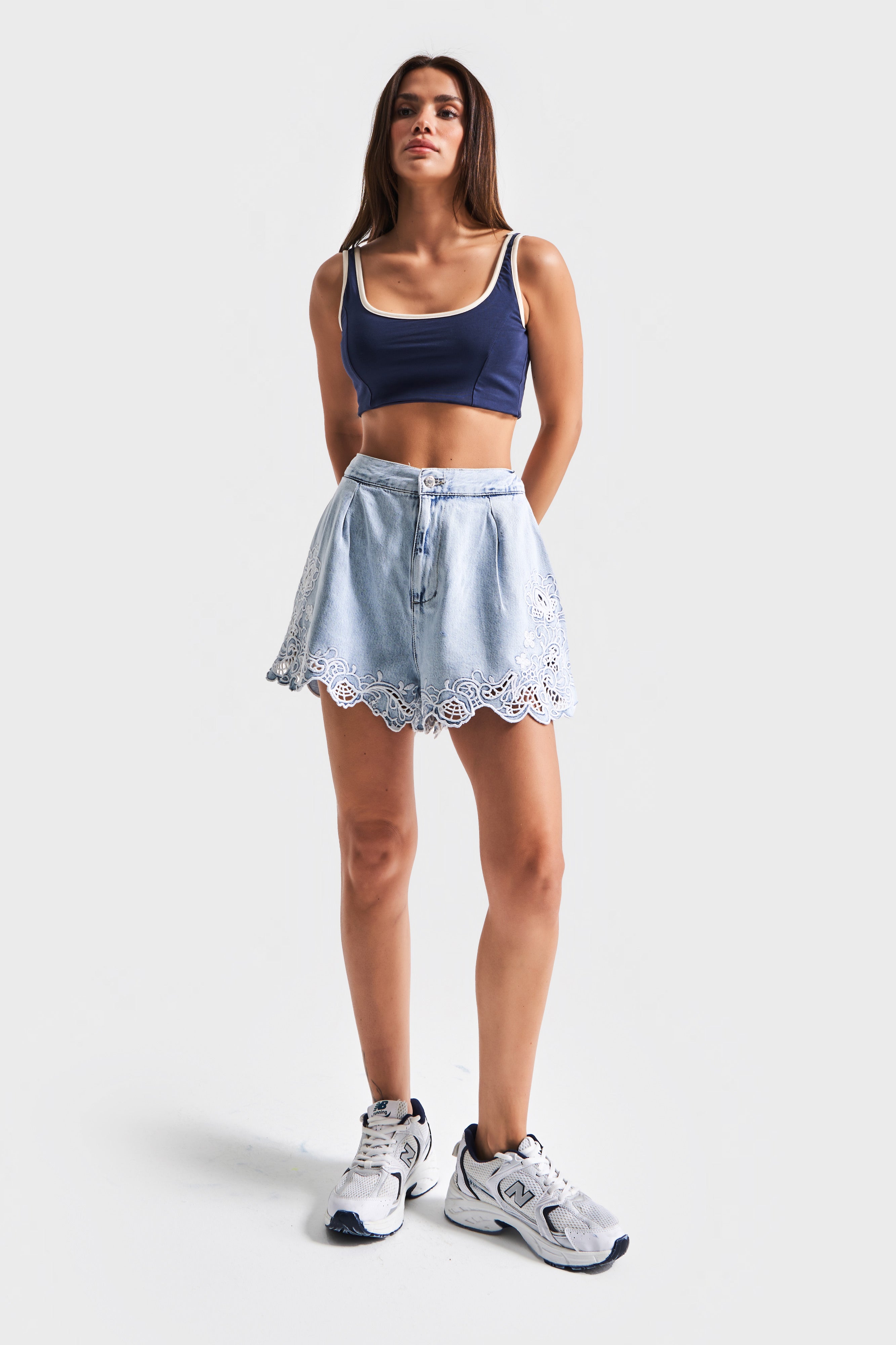 Dames Snow Jeans Kleur 3s5-3 Viscose Katoen Stof Mini Lengte Kant Gedetailleerd Ontwerp Denim Shorts