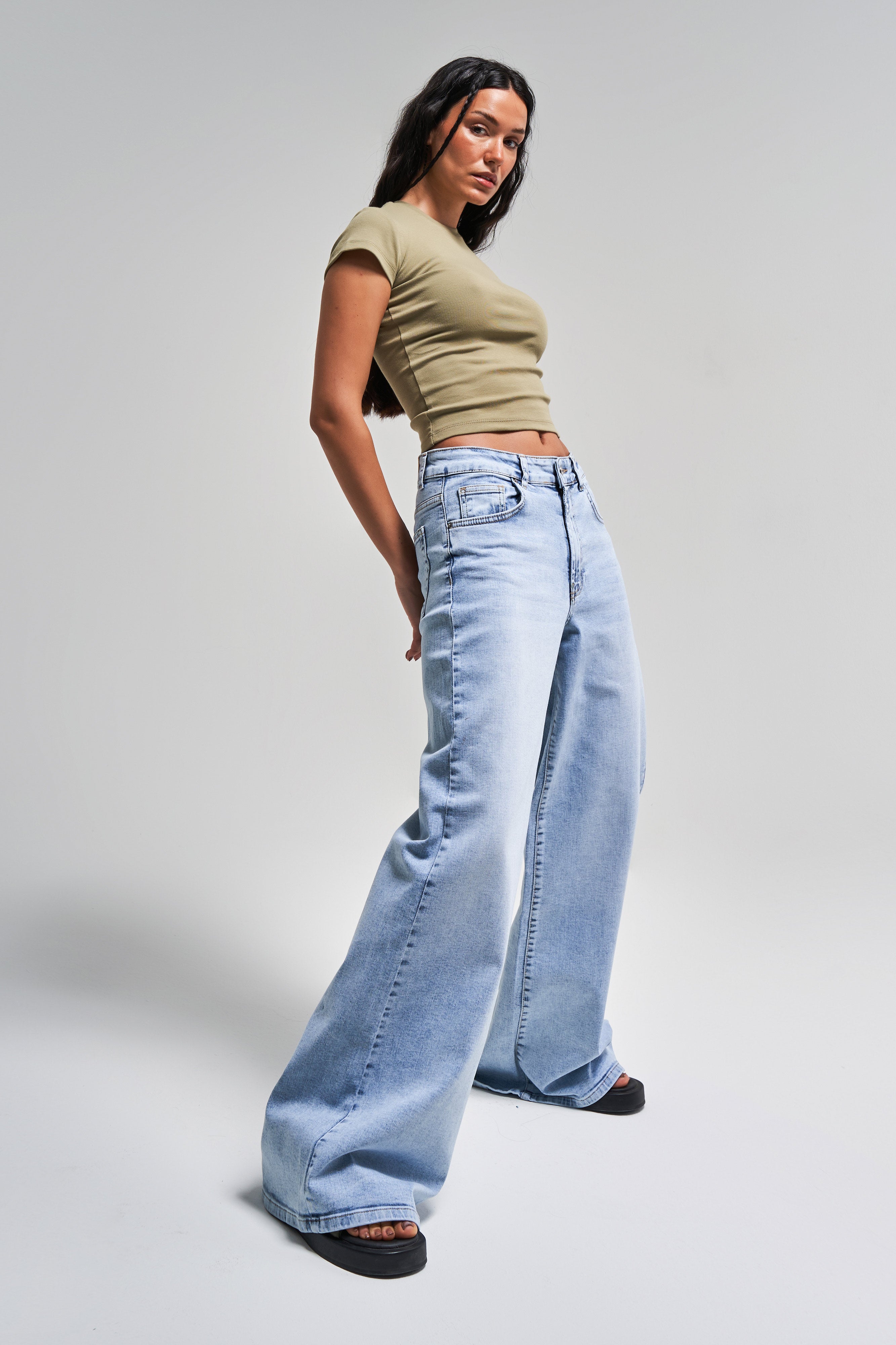 Женские зимние джинсы, цвет 4s5-3, крой палаццо, очень гибкая ткань, внутренняя длина 83 см.