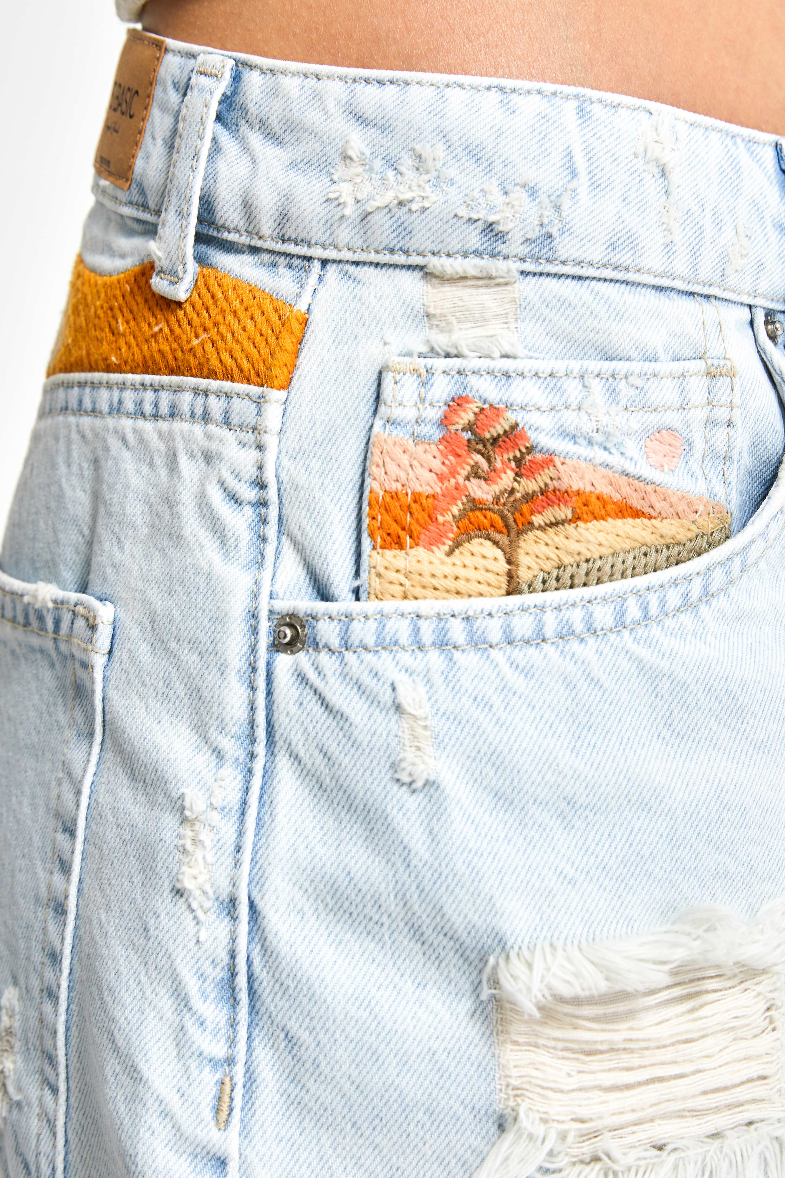 Kadın T.Kot Rengi 12s5-99 Midi Boy Mom Fit Nakış Detaylı %100 Koton Tasarım Denim Şort