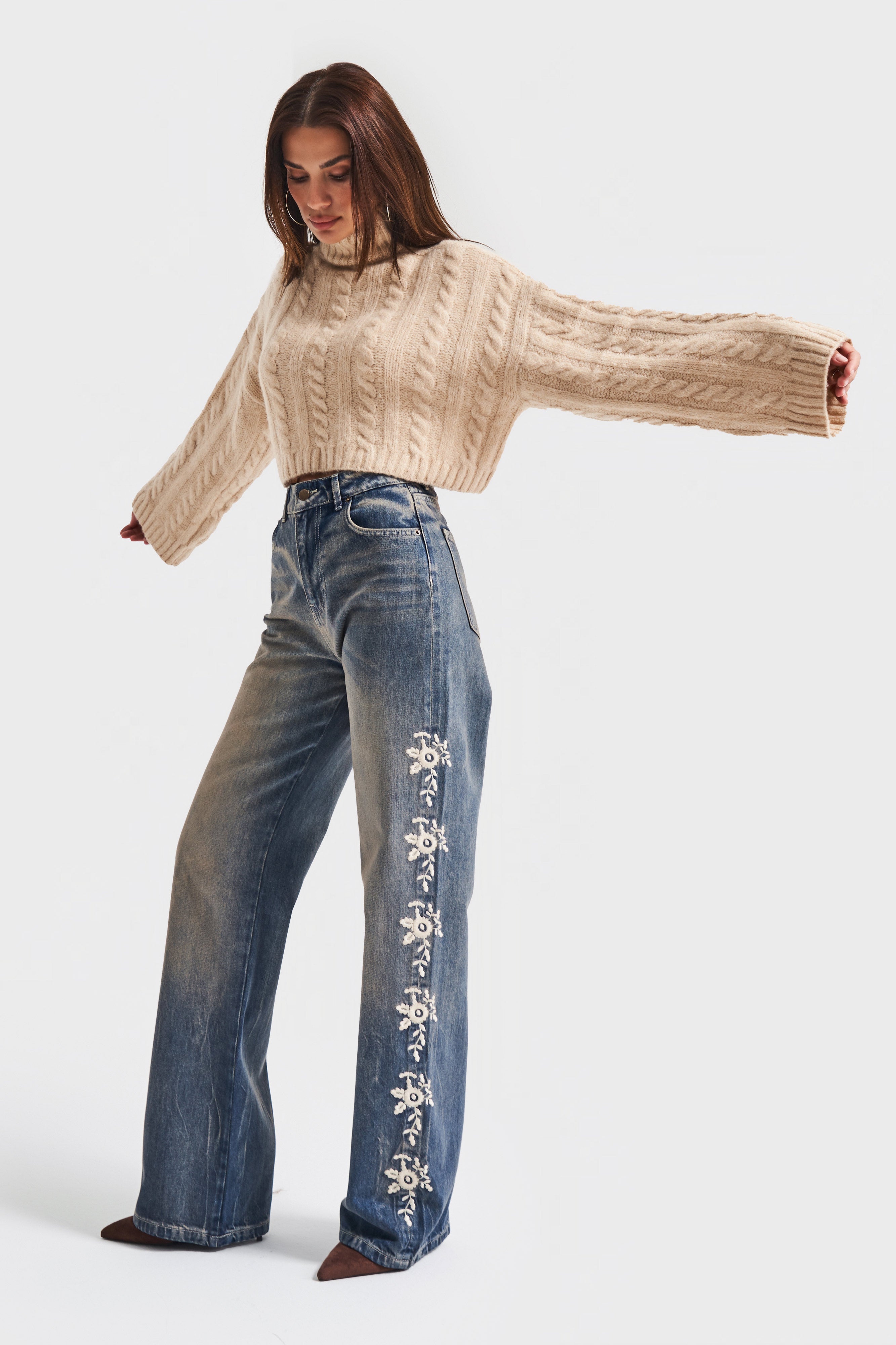 Kadın T.Kot Rengi 4w5-32 Straight Fit Yüksek Bel İç Boy 80cm Ekru Çiçek Nakışlı Tasarım Denim Jean