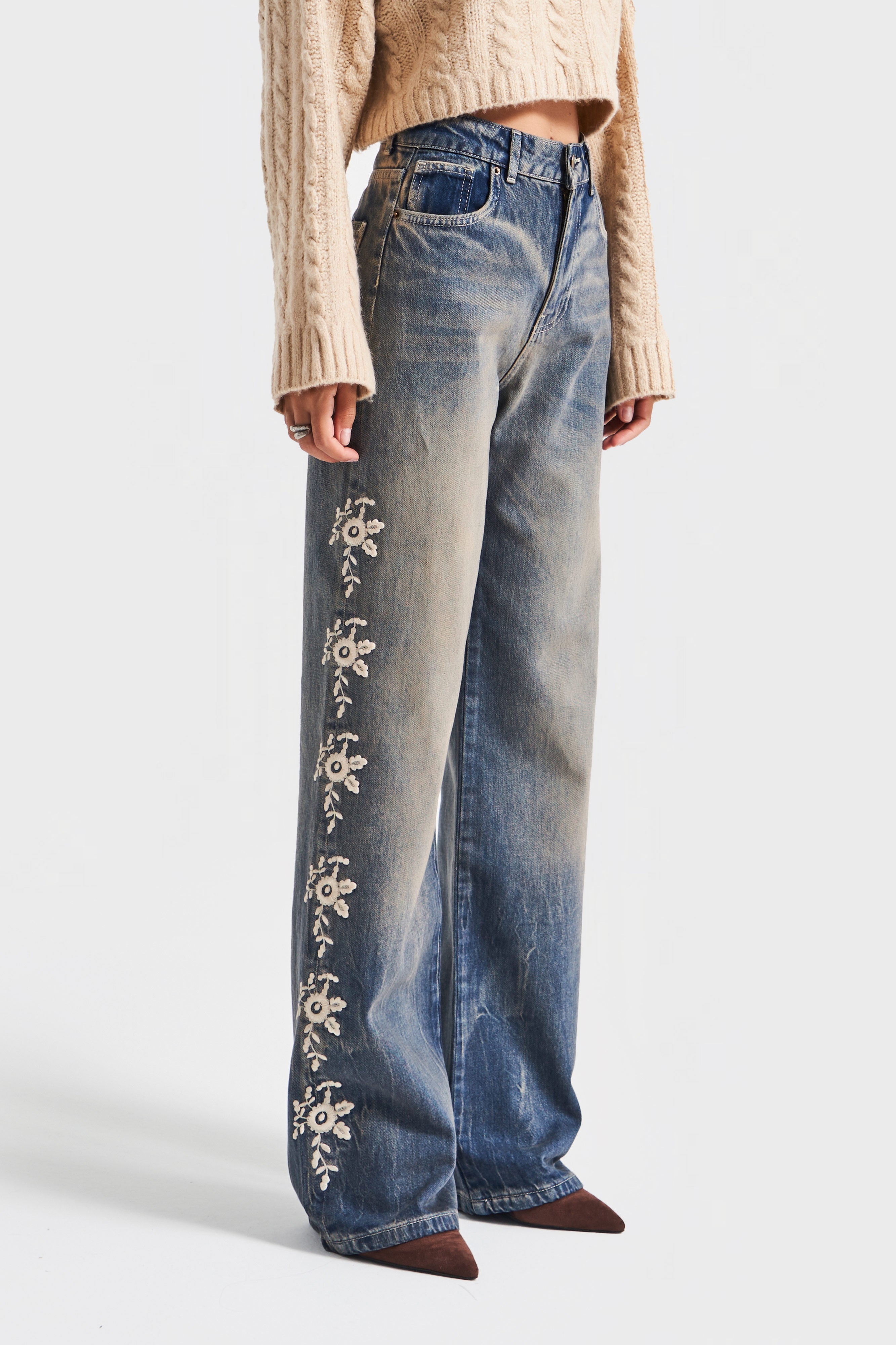Kadın T.Kot Rengi 4w5-32 Straight Fit Yüksek Bel İç Boy 80cm Ekru Çiçek Nakışlı Tasarım Denim Jean