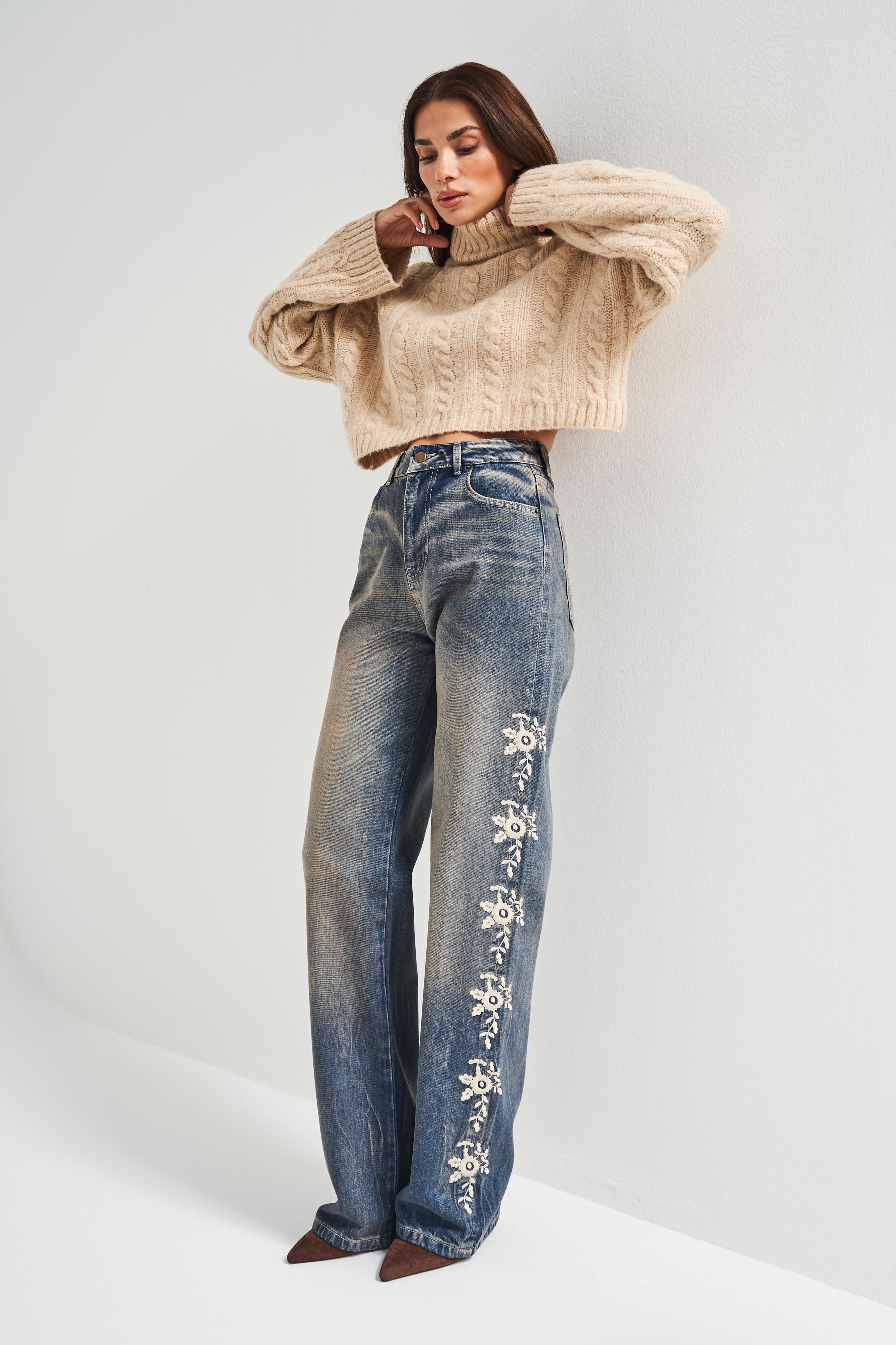 Kadın T.Kot Rengi 4w5-32 Straight Fit Yüksek Bel İç Boy 80cm Ekru Çiçek Nakışlı Tasarım Denim Jean