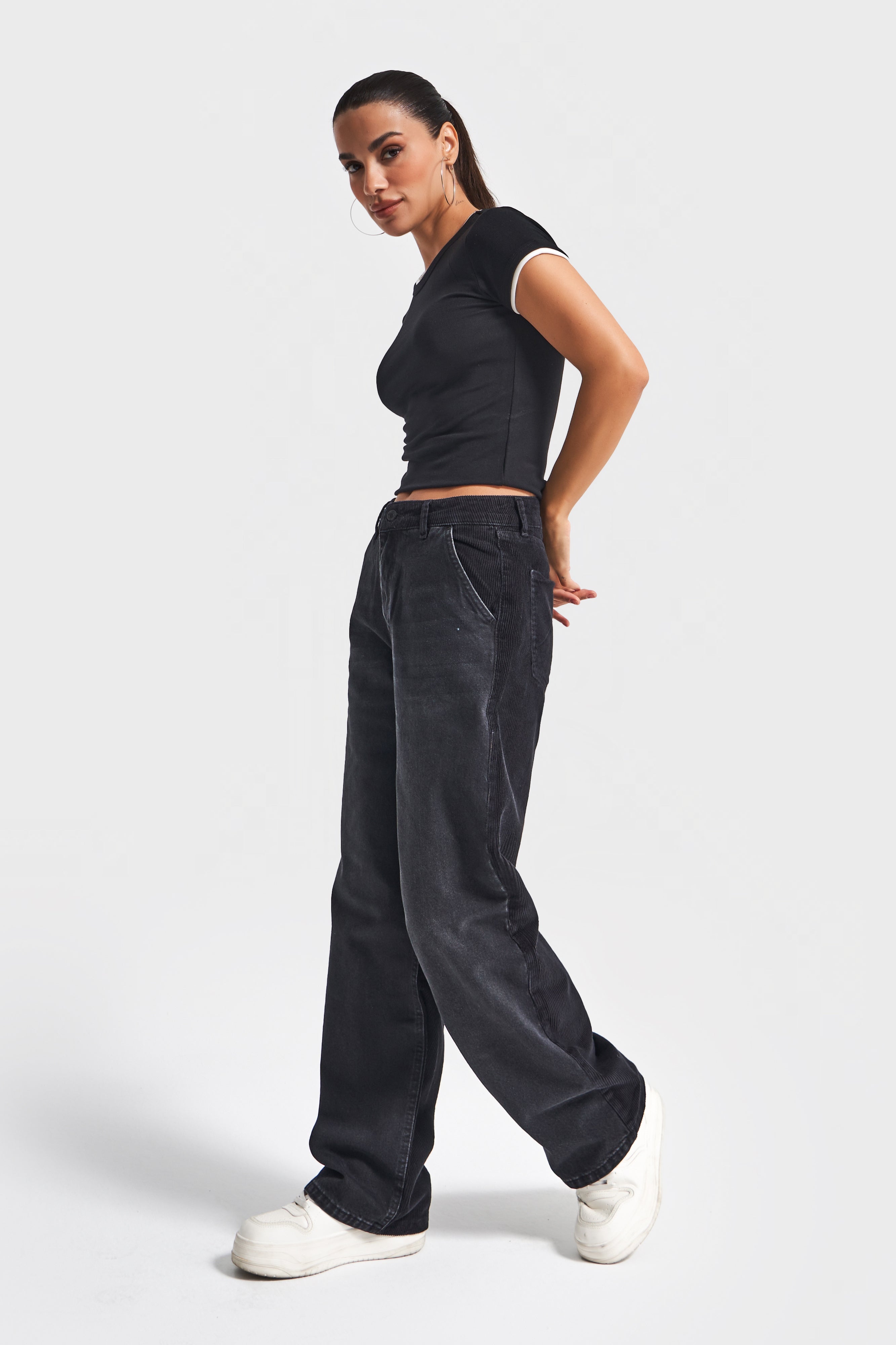 Kadın Taşlanmış Siyah Renk 2w5-1 Loose Fit Kadife Denim Parçalı Tasarım Denim Jean