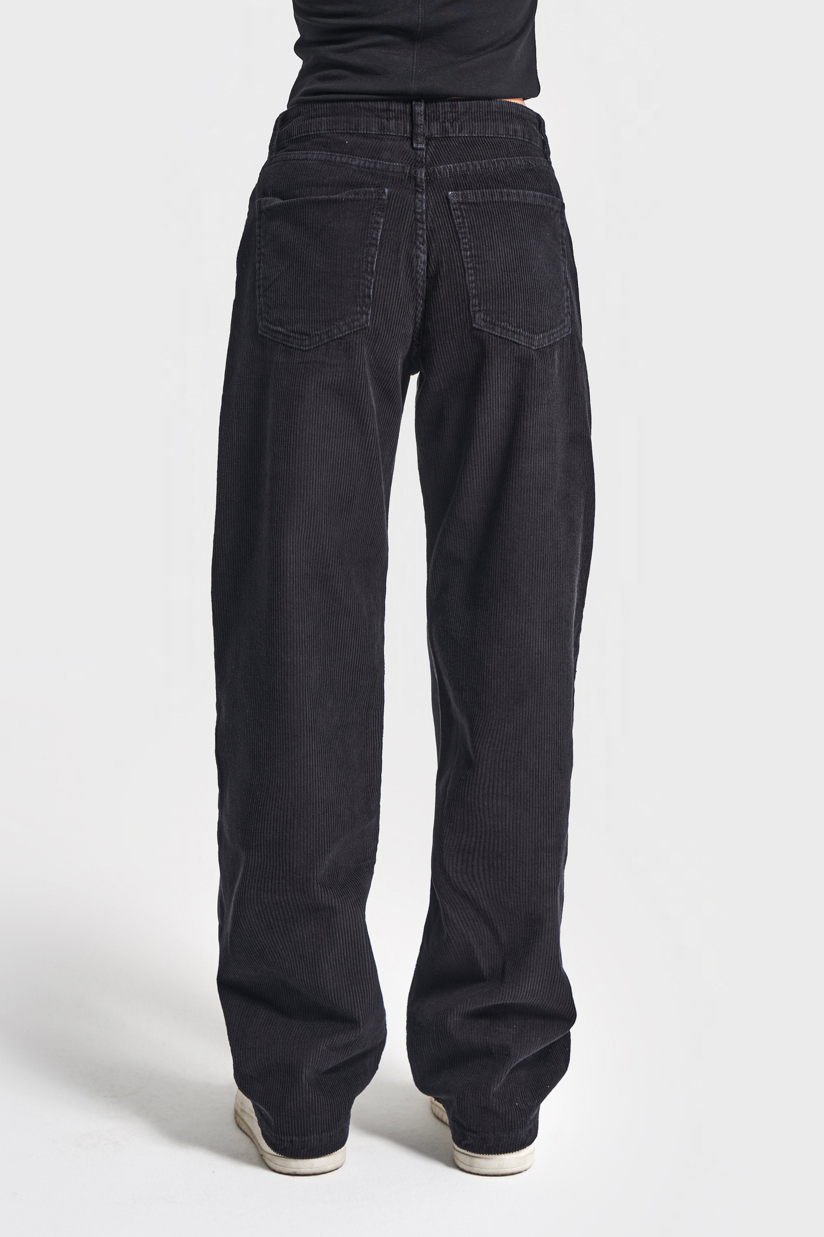 Kadın Taşlanmış Siyah Renk 2w5-1 Loose Fit Kadife Denim Parçalı Tasarım Denim Jean