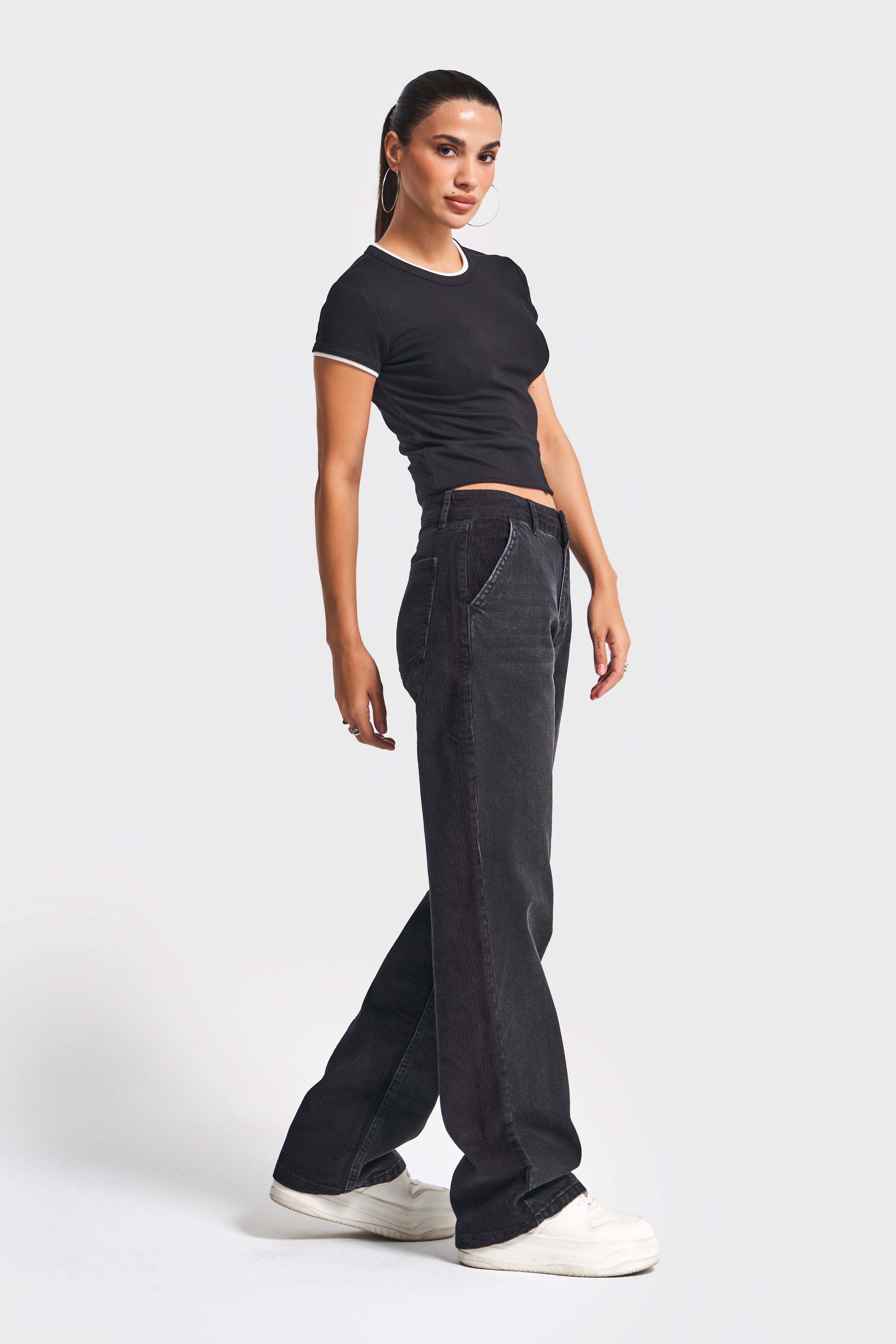 Kadın Taşlanmış Siyah Renk 2w5-1 Loose Fit Kadife Denim Parçalı Tasarım Denim Jean