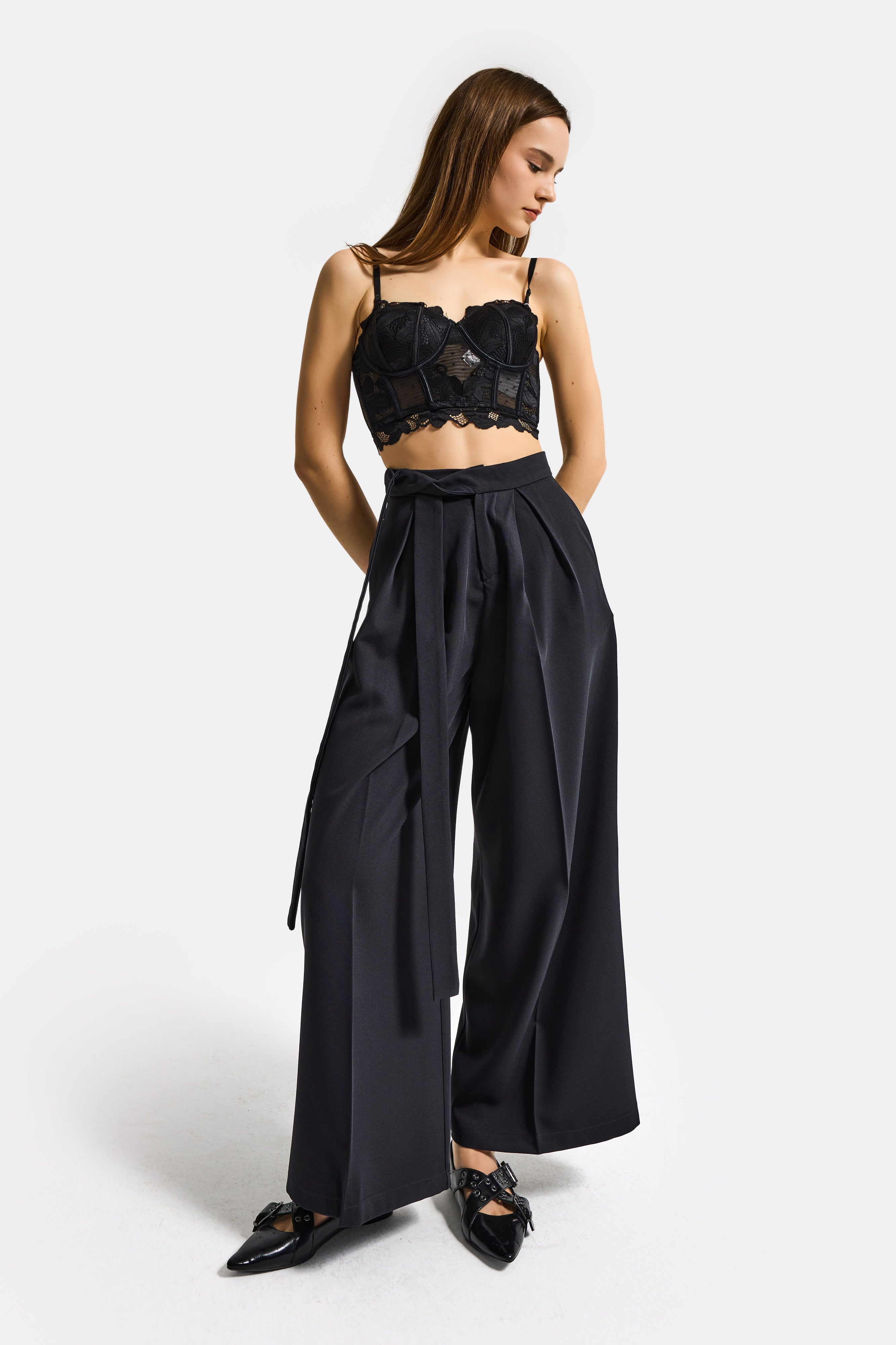 Kadın Siyah w5 Balenli Güpür Dantel Detaylı Askılı Özel Tasarım Büstiyer