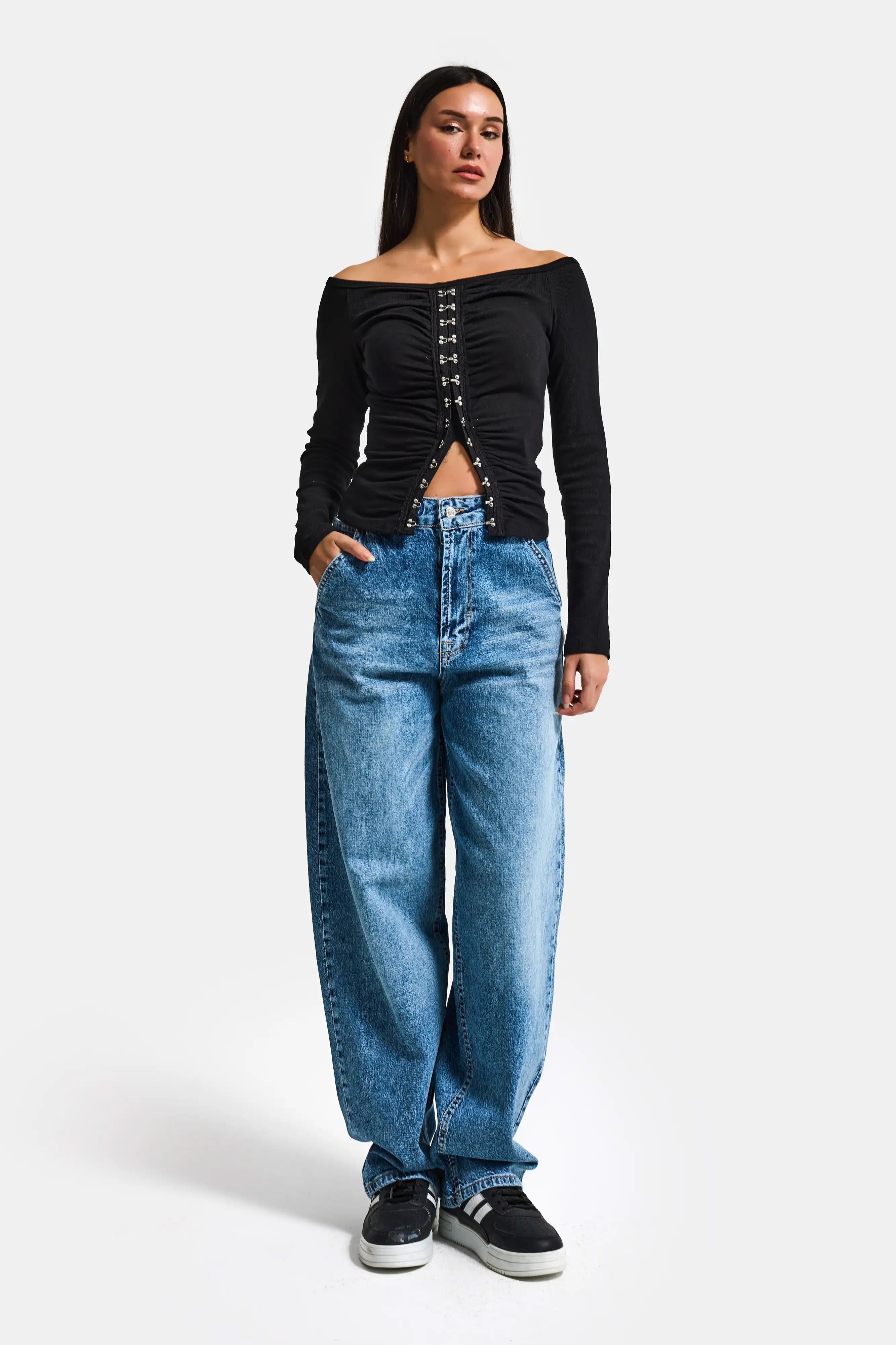 Kadın Siyah w5 Agraf Detaylı Omzu Açık Özel Tasarım Crop Top