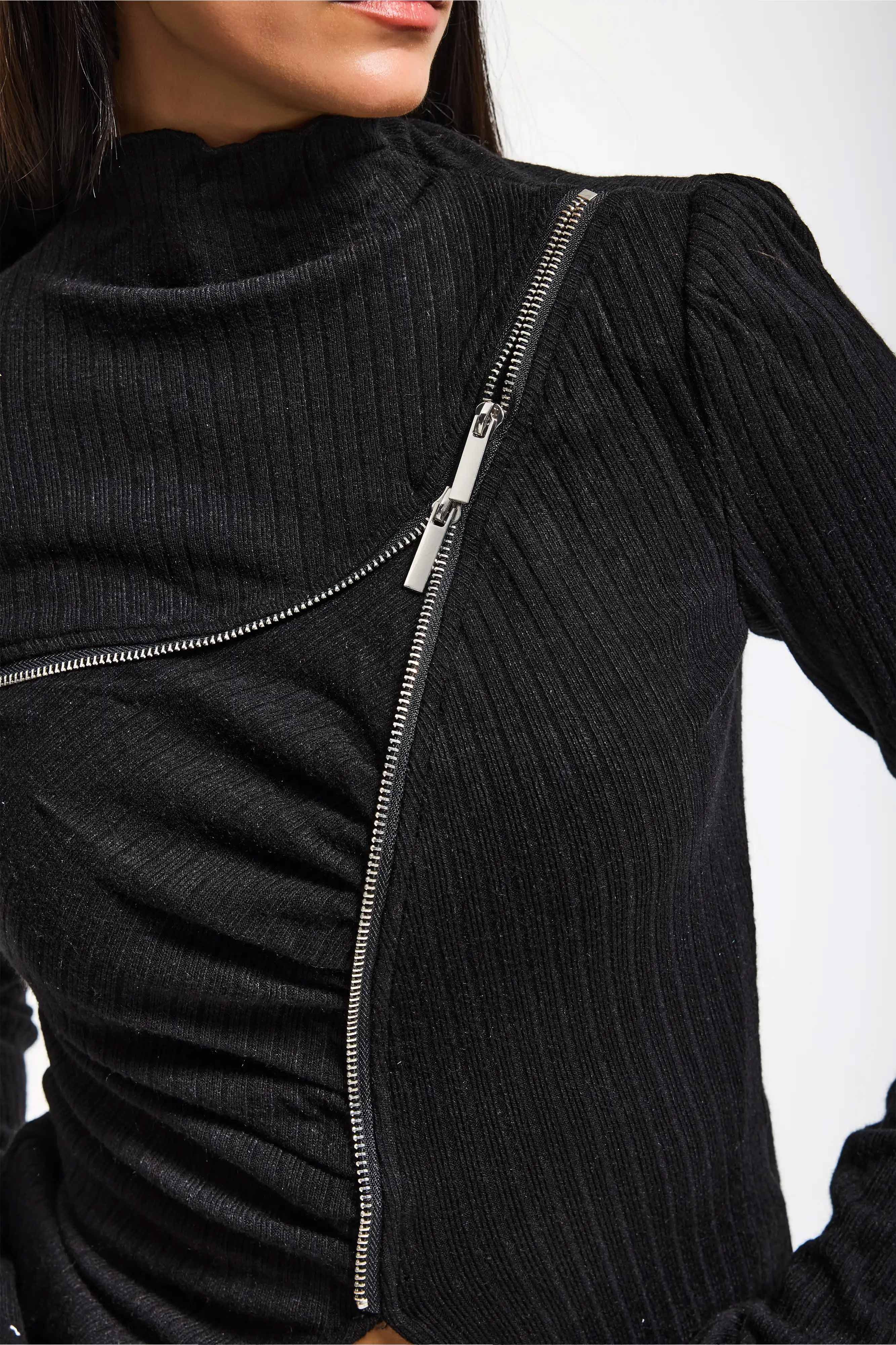 Kadın Siyah w5 Asimetrik Kesim Fermuar Detaylı Özel Tasarım Crop Top