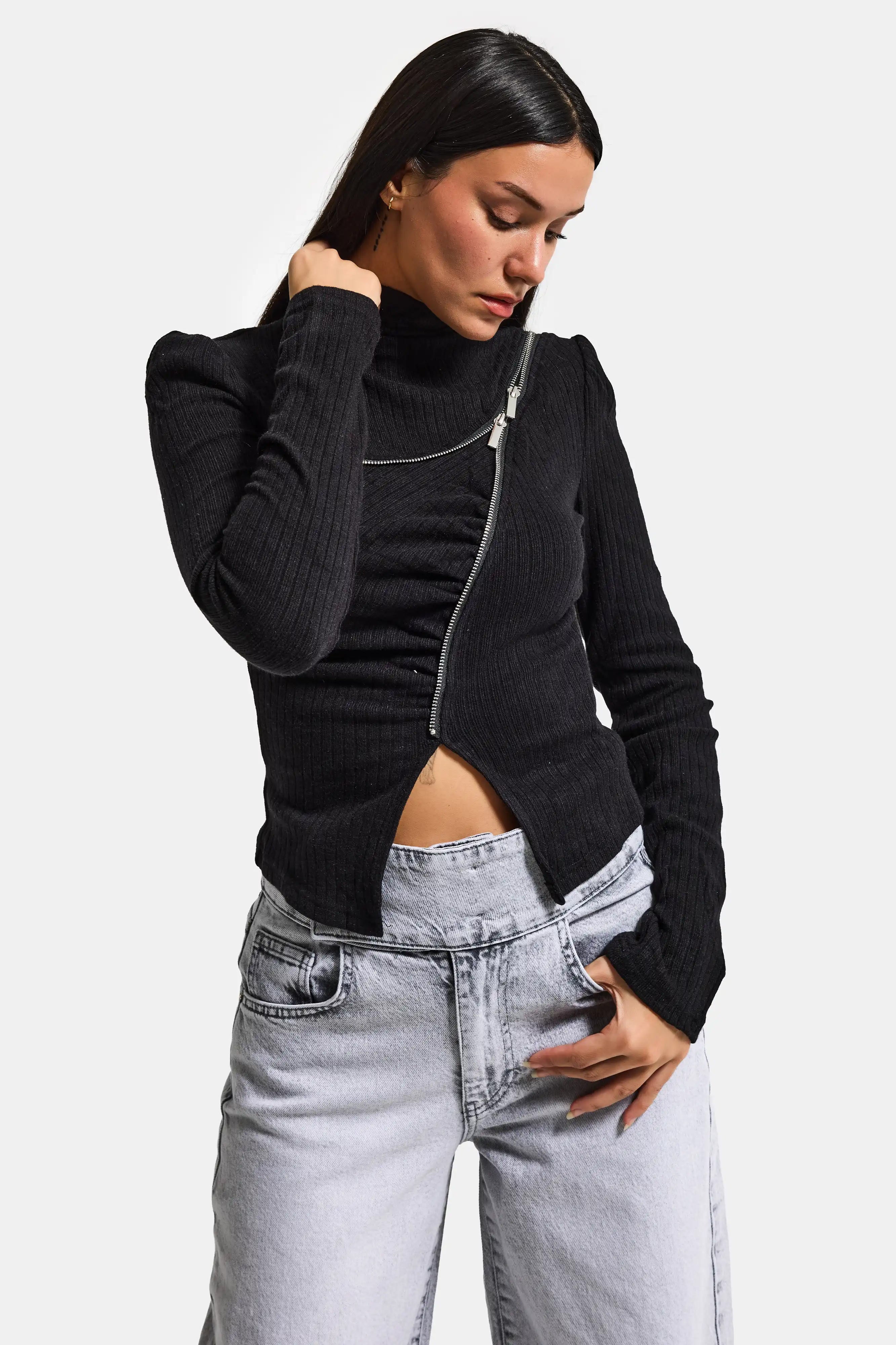 Kadın Siyah w5 Asimetrik Kesim Fermuar Detaylı Özel Tasarım Crop Top