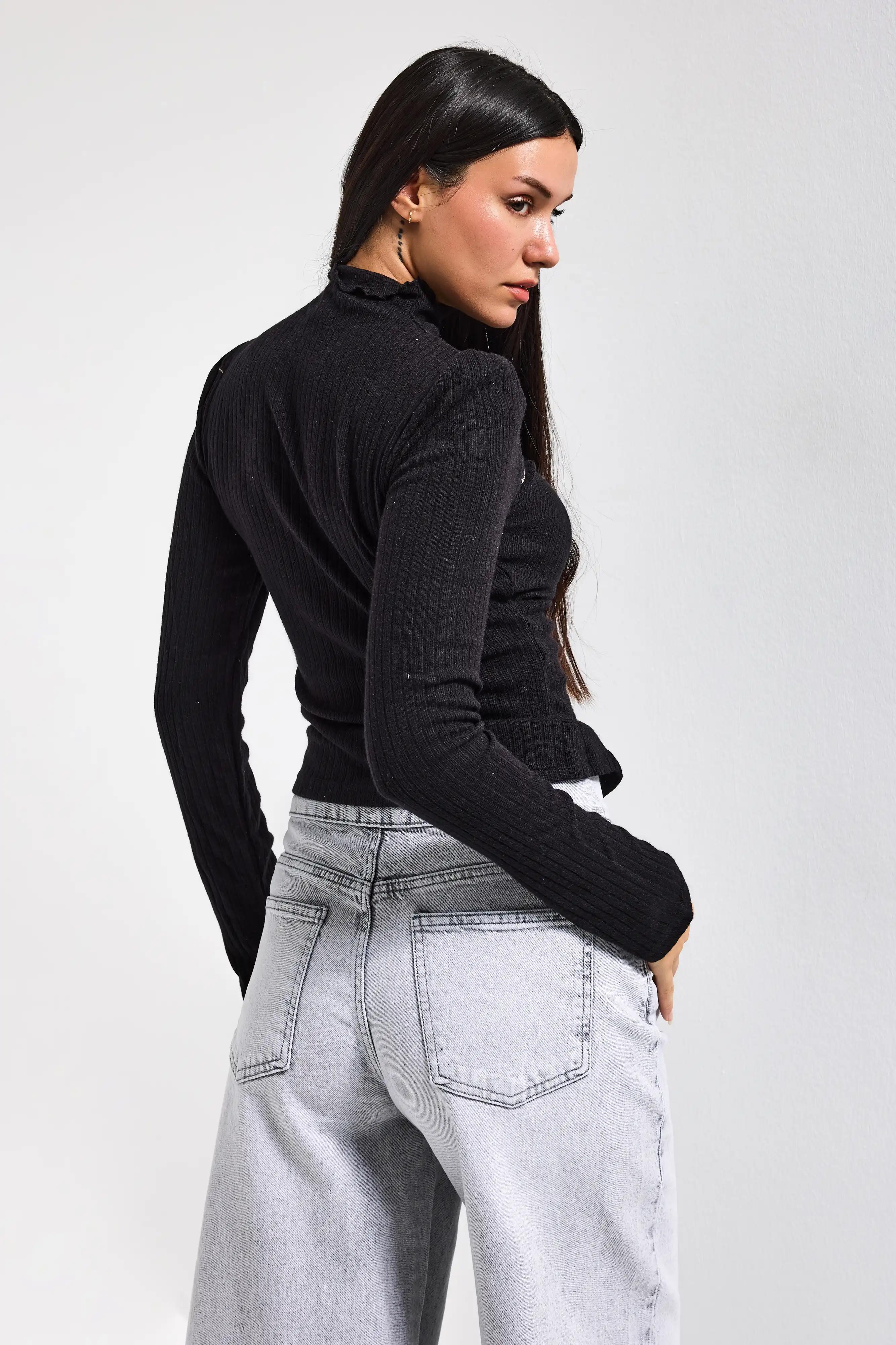 Kadın Siyah w5 Asimetrik Kesim Fermuar Detaylı Özel Tasarım Crop Top