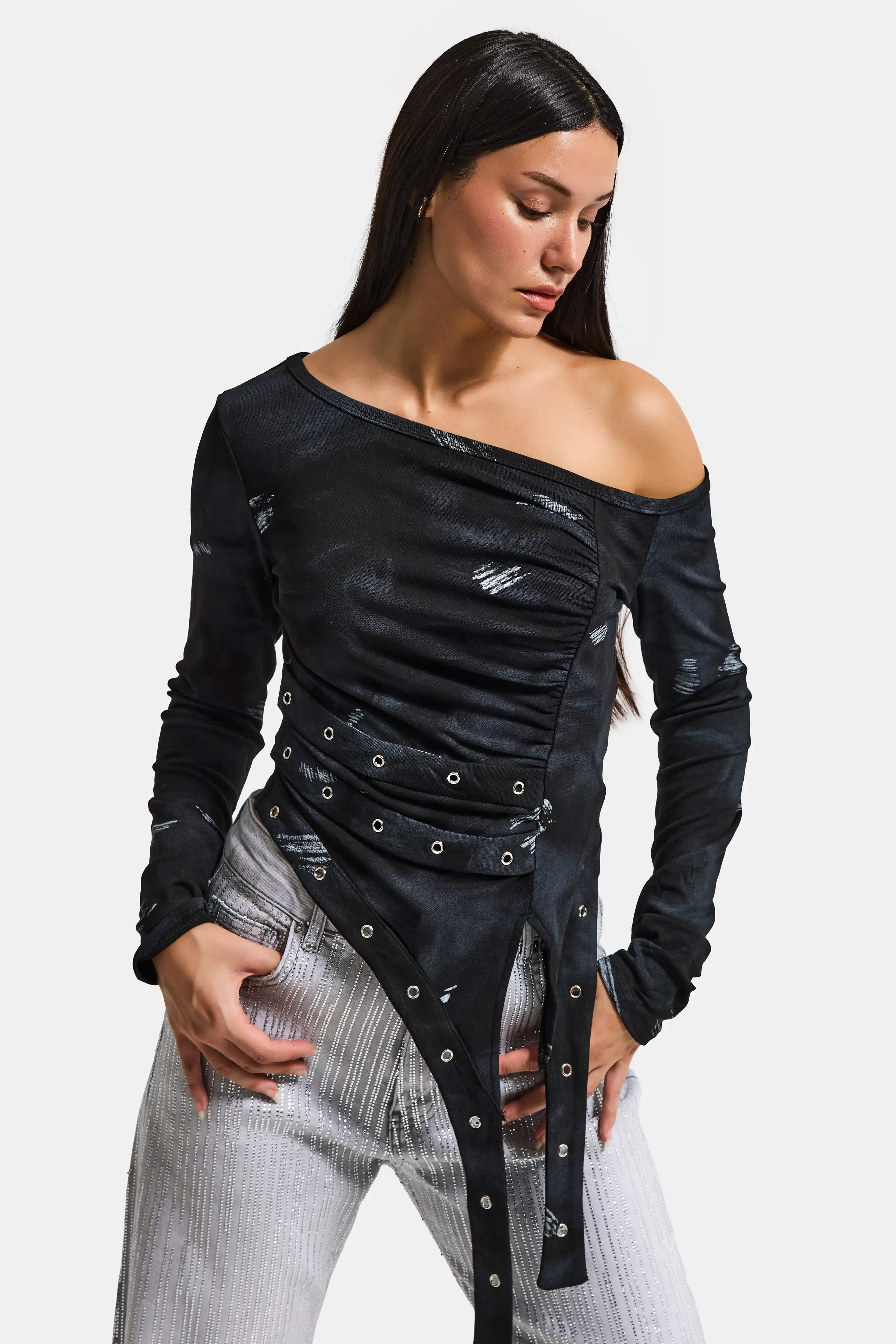 Kadın Siyah w5 Omzu Açık Parça Detaylı Özel Tasarım Bluz