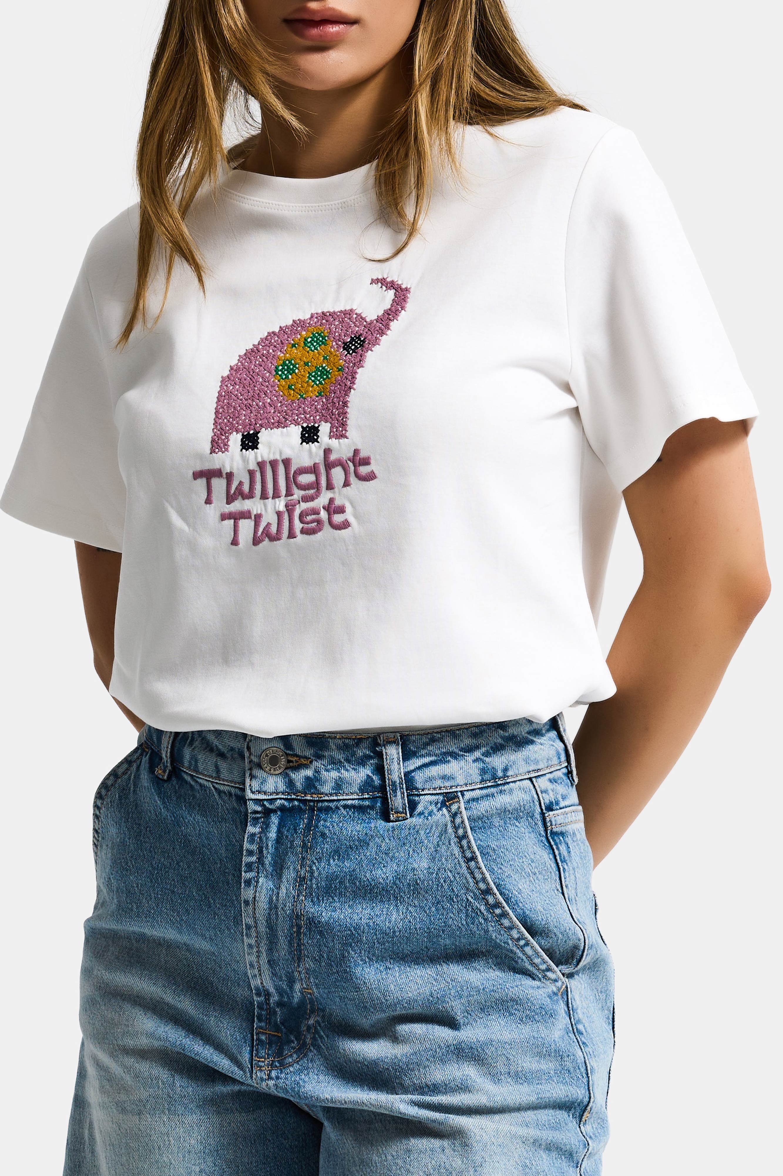 Kadın Beyaz Renk w5 Nakış Detaylı Oversize Tasarım T-Shirt