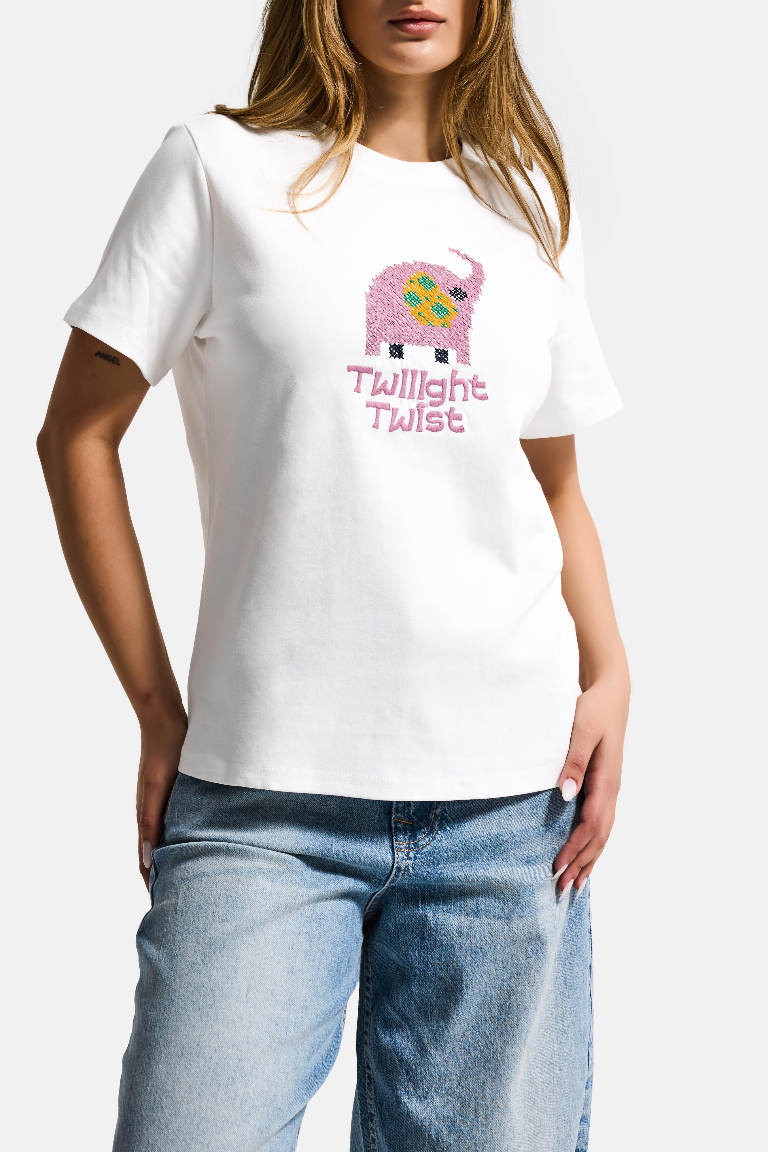 Kadın Beyaz Renk w5 Nakış Detaylı Oversize Tasarım T-Shirt