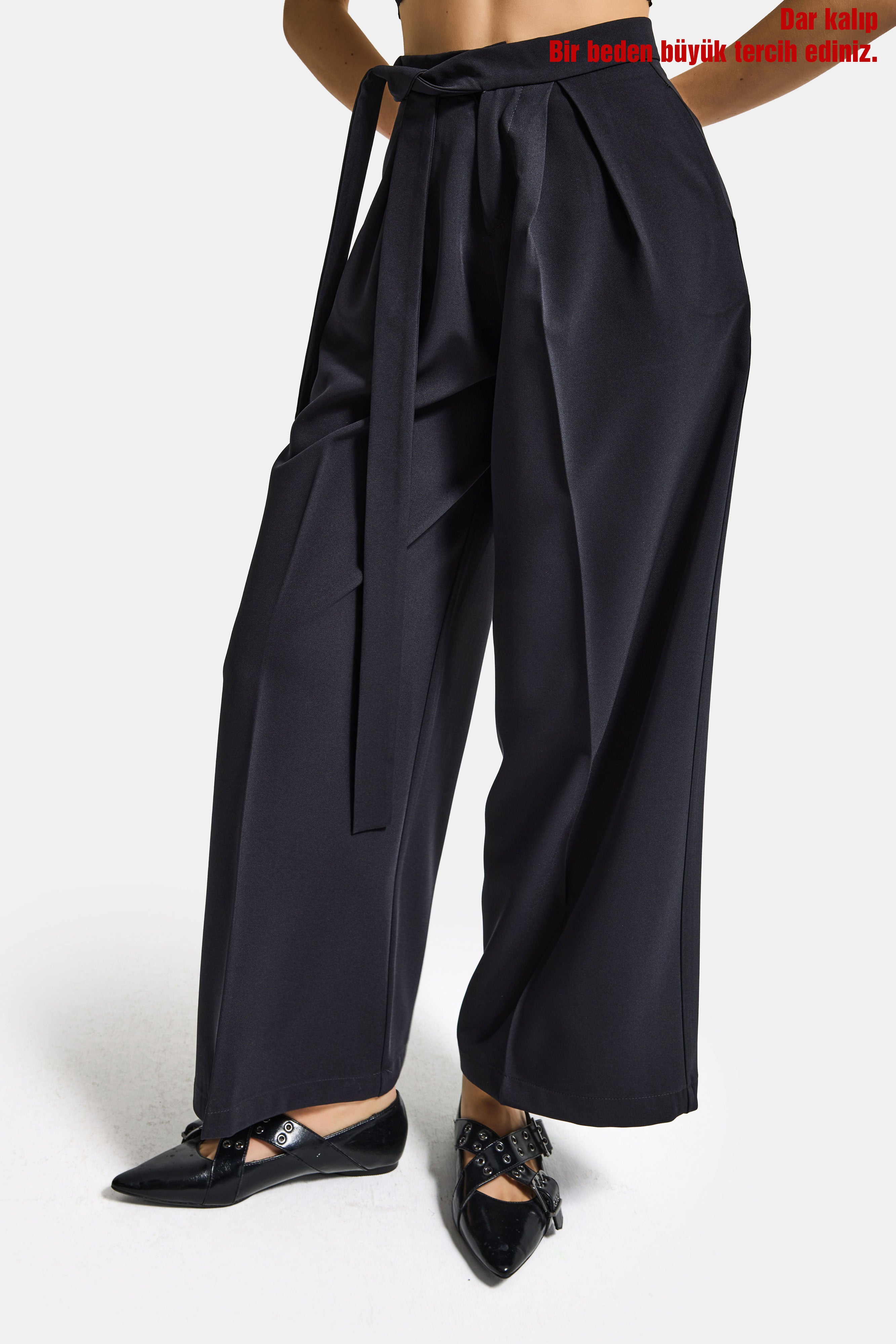 Kadın Siyah w5 Palazzo Fit Özel Kumaş Kemer Detaylı Tasarım Pantolon