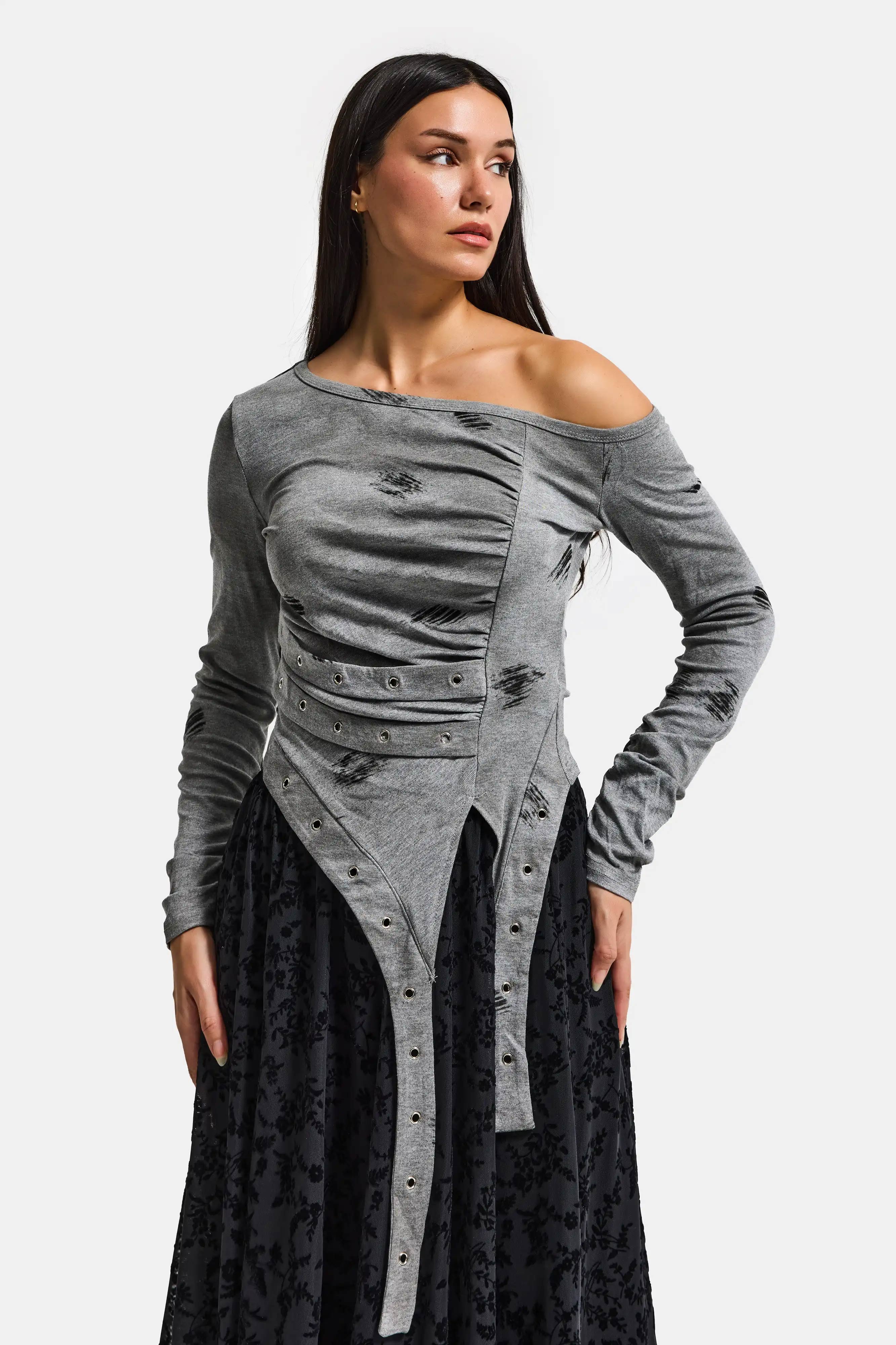 Kadın Gri w5 Omzu Açık Parça Detaylı Özel Tasarım Bluz