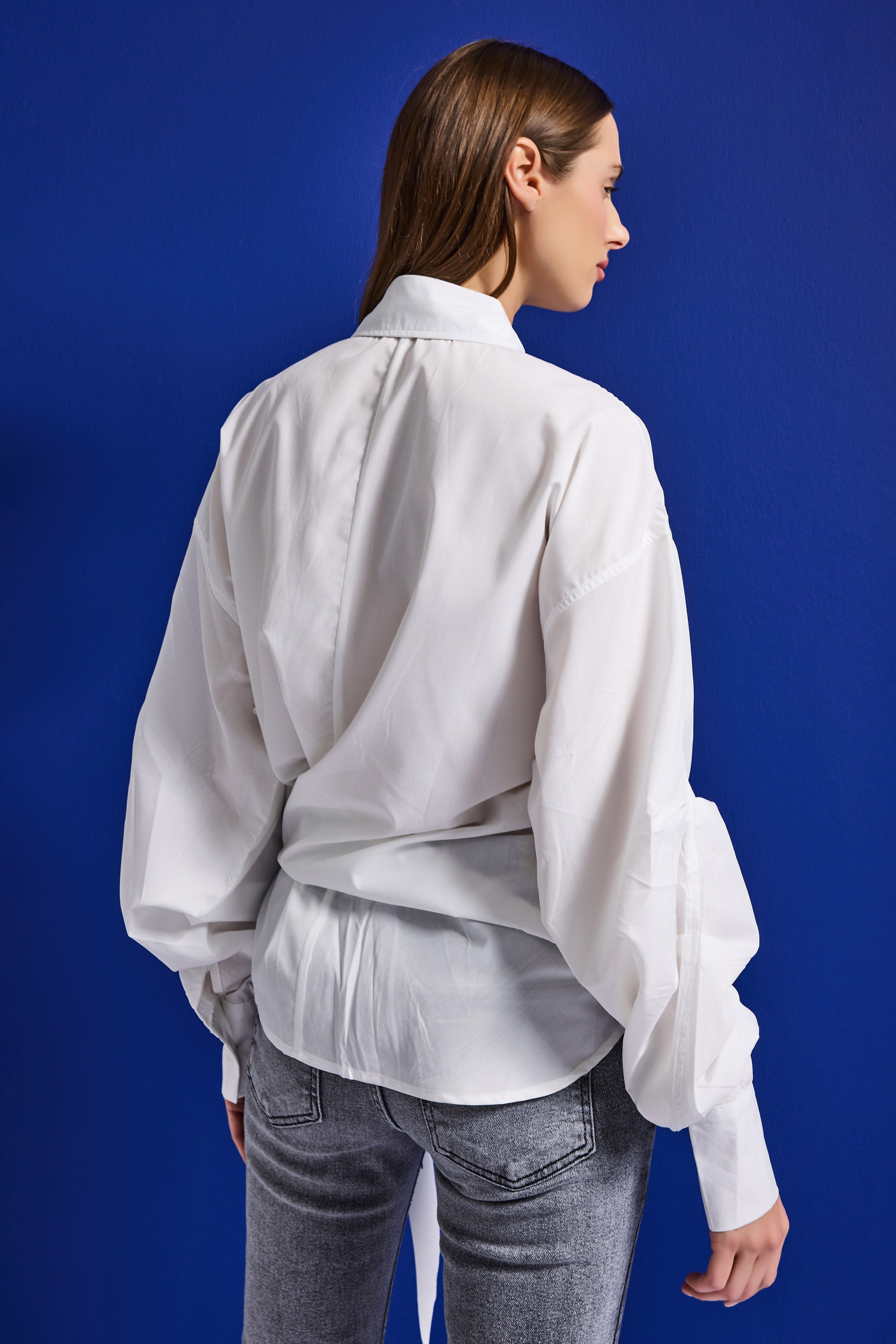 2Kadın Beyaz w5 Oversize Kemer Detaylı Özel Kumaş Tasarım Gömlek