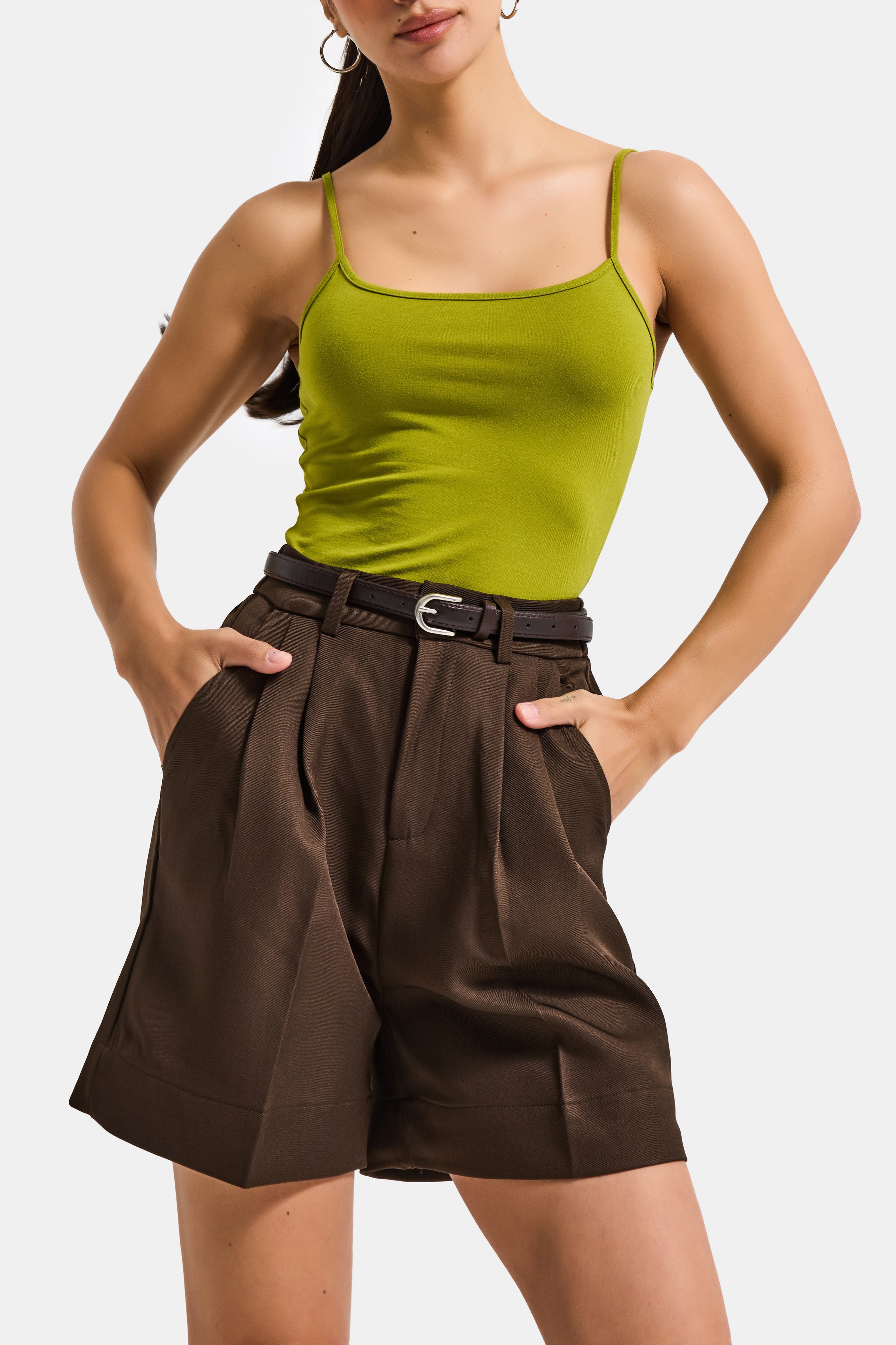 Kadın Kahve w5 Kemerli Pileli Organik Koton Kumaş Midi Boy Şort