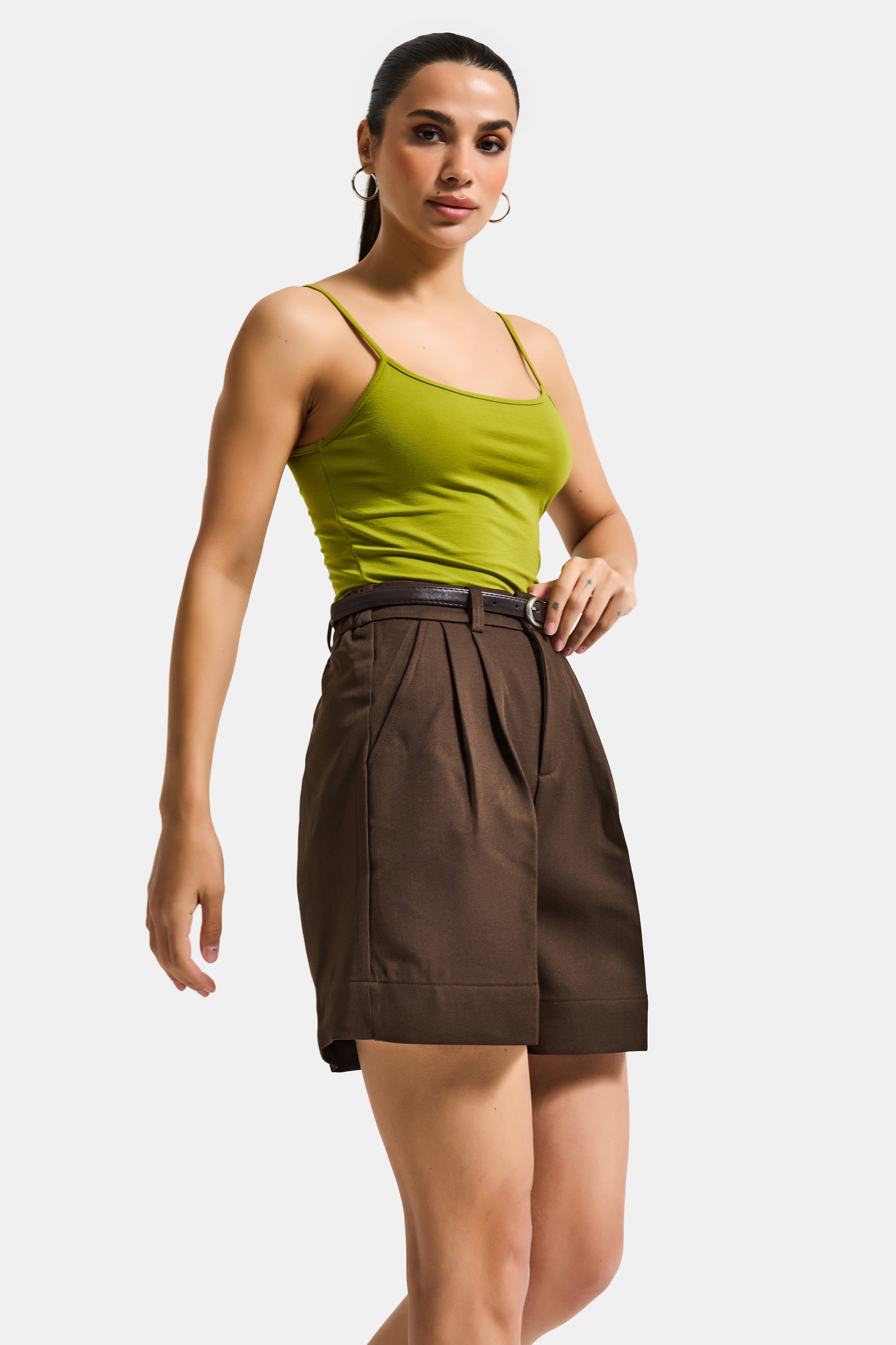 Kadın Kahve w5 Kemerli Pileli Organik Koton Kumaş Midi Boy Şort