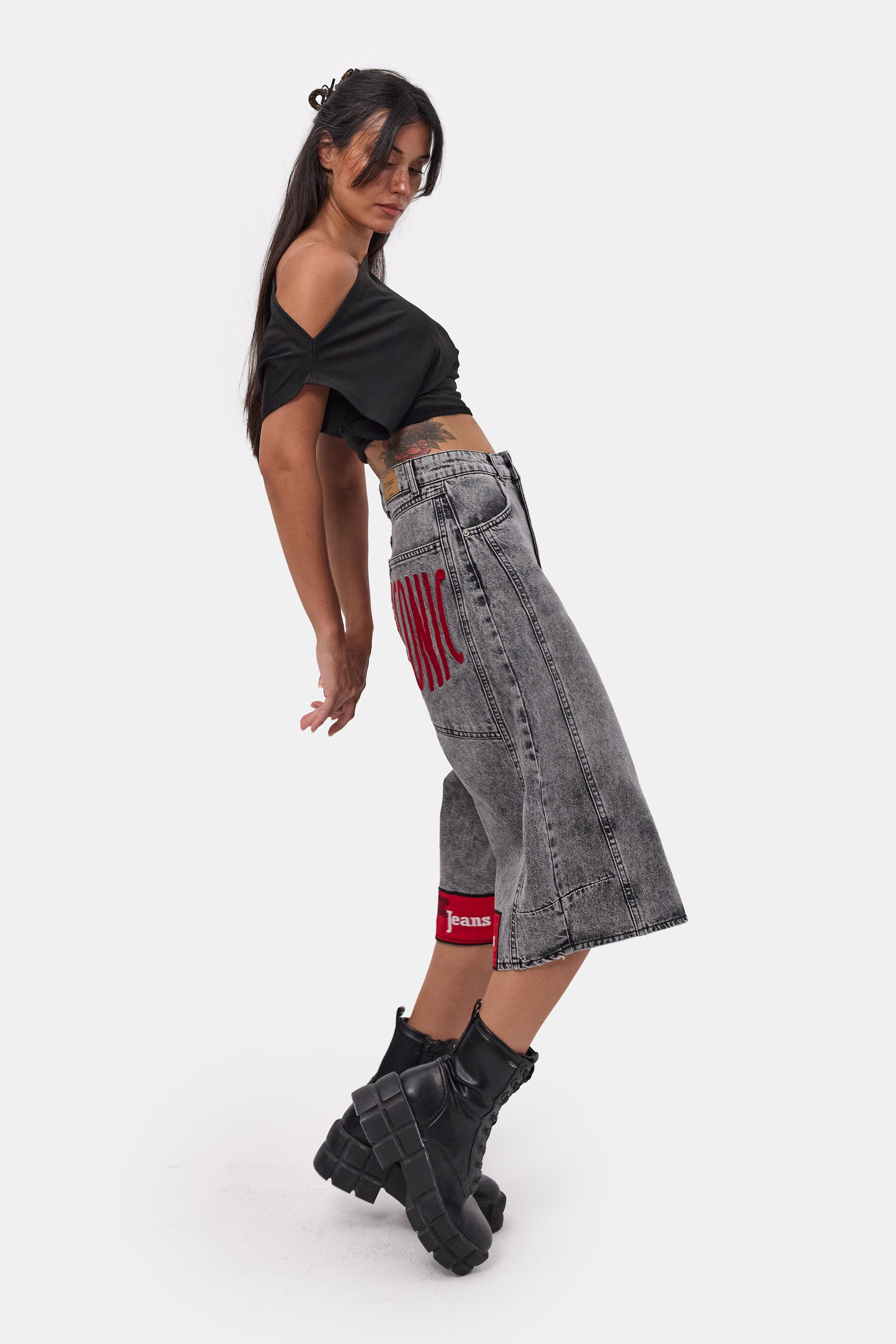 Kadın Gri Renk 4s6-13 Mega Baggy Fit Paça ve Cep Detaylı Özel Tasarım Denim Şort