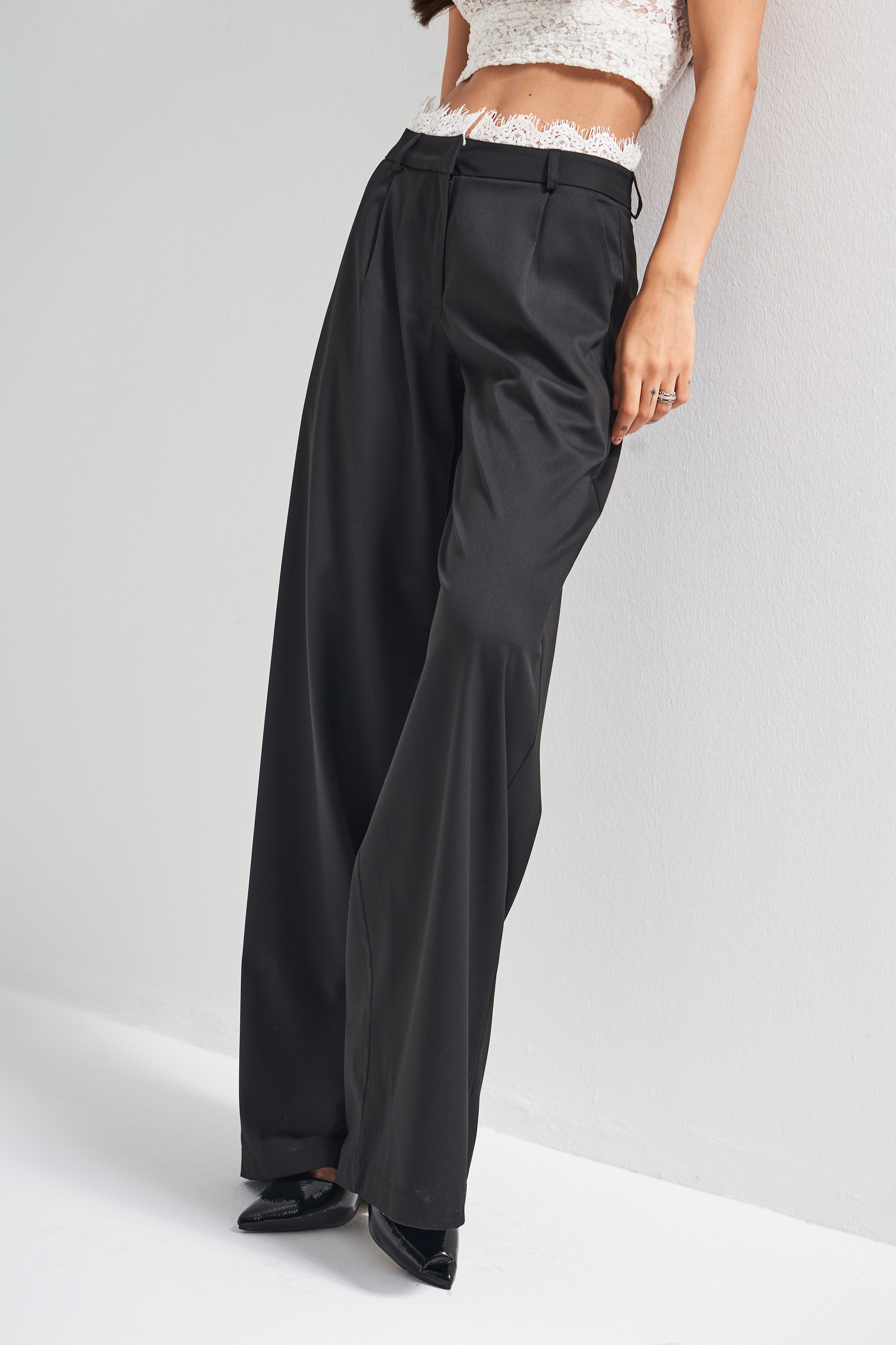 Kadın Siyah Renk w5-1 Palazzo Fit Kemeri Dantel Detaylı Tasarım Pantolon