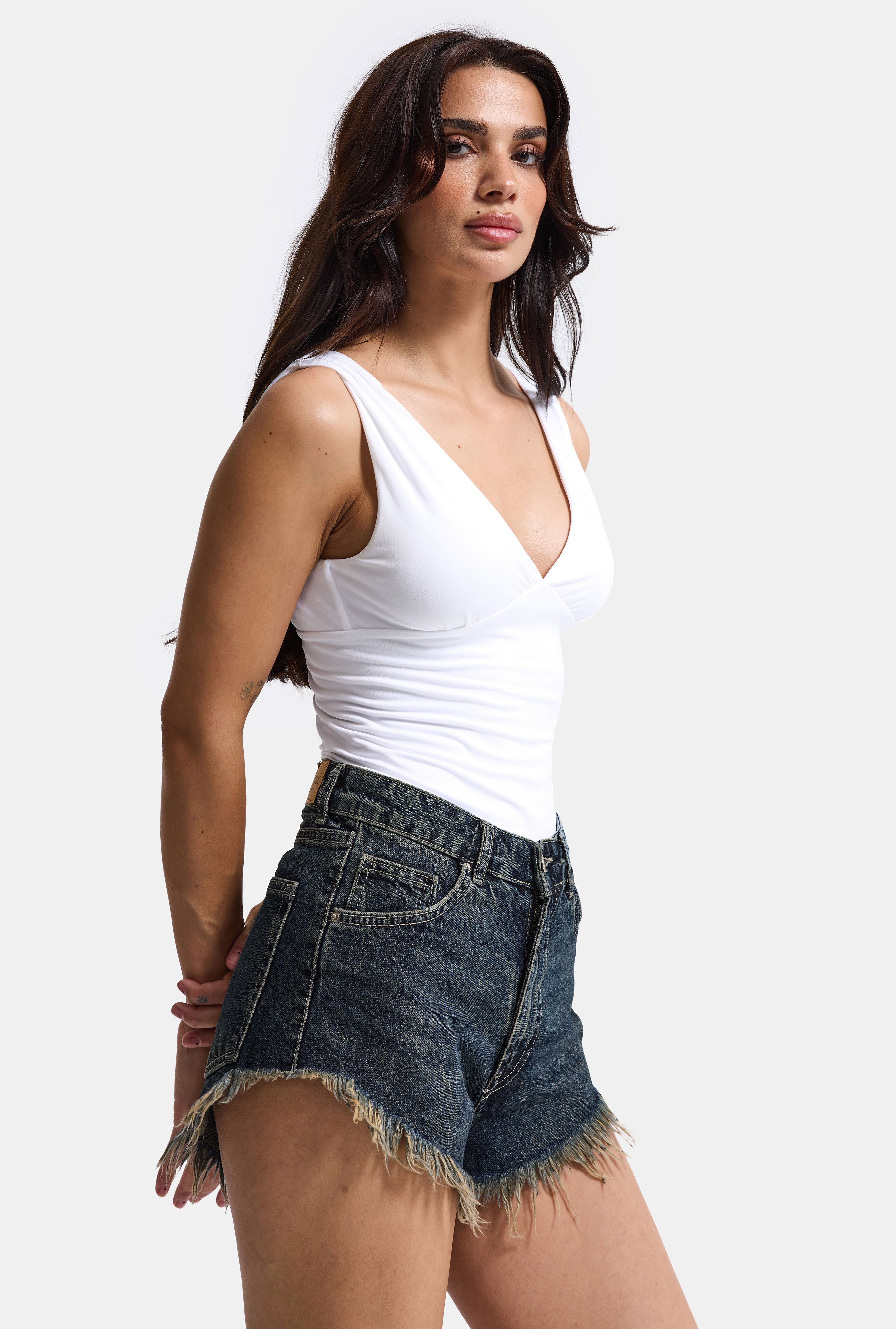 Kadın Koyu Kot 2s6 Mini Boy Paça Püsküllü Denim Şort