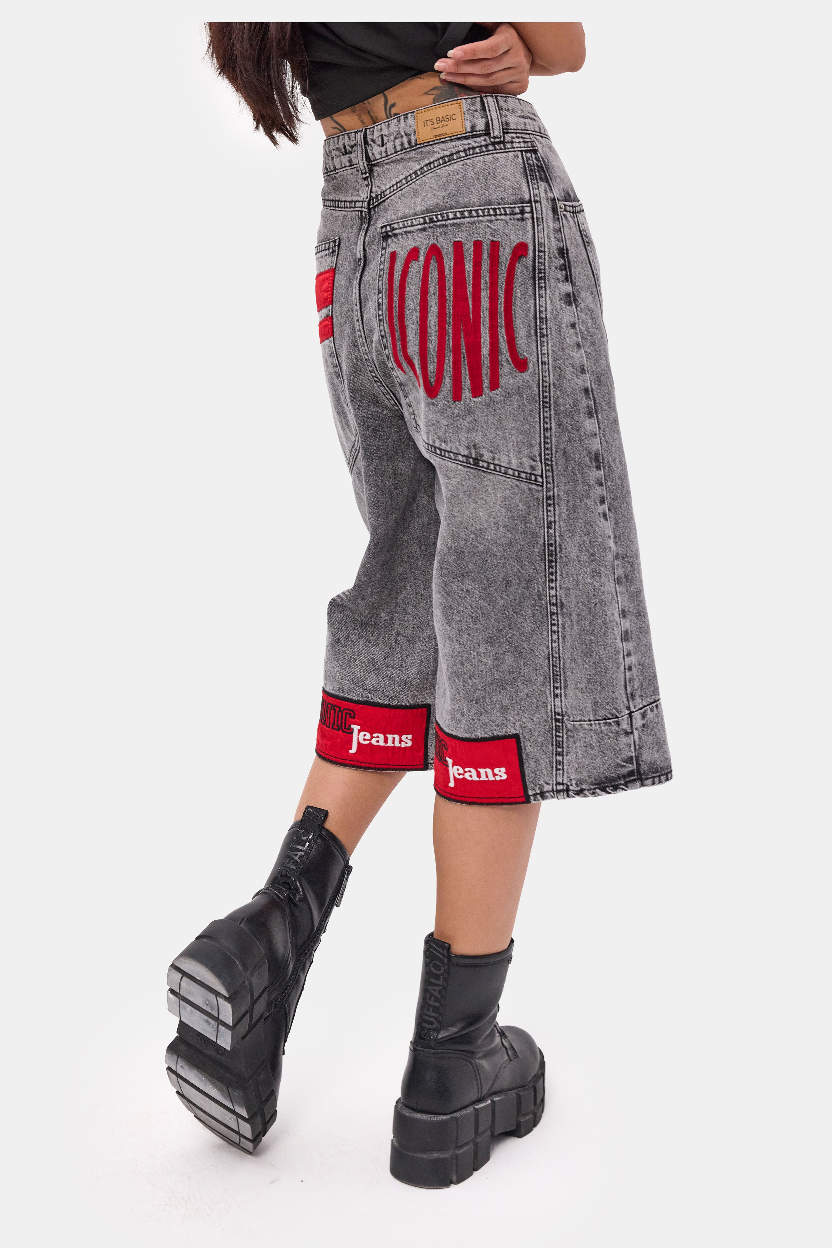 Kadın Gri Renk 4s6-13 Mega Baggy Fit Paça ve Cep Detaylı Özel Tasarım Denim Şort