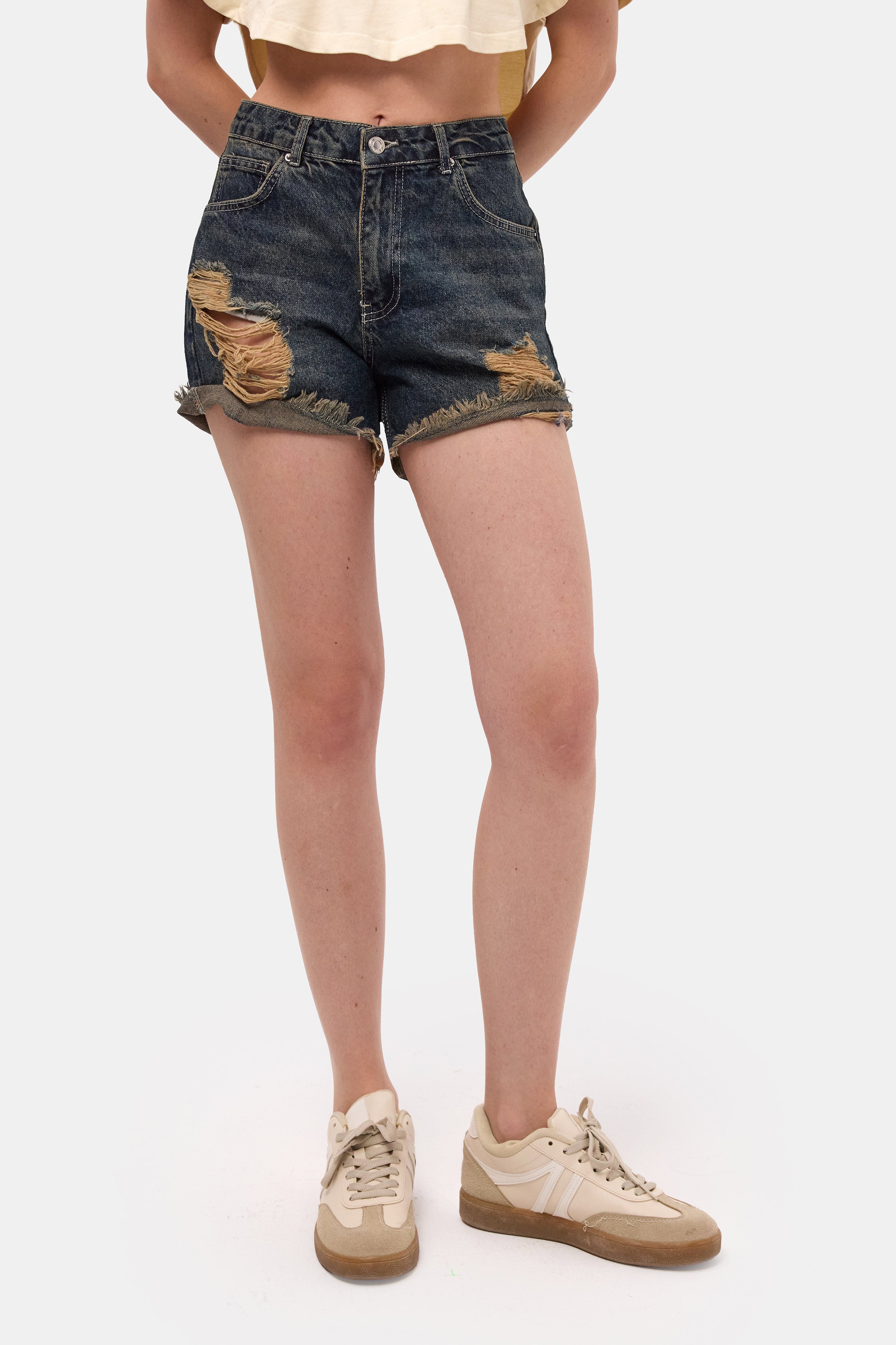 Kadın Koyu Kot 10s6 Mini Yırtık Detaylı Denim Şort