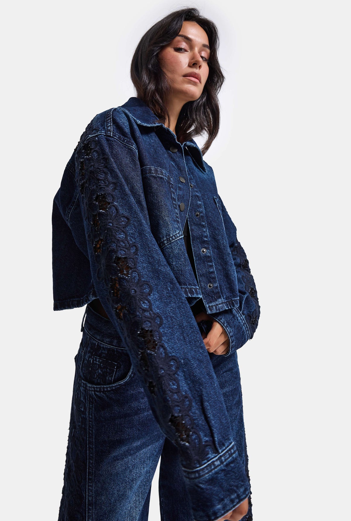 Kadın Koyu Kot 2w6-7 Dantel Nakış Detaylı Kemer Boy Özel Tasarım Denim Ceket