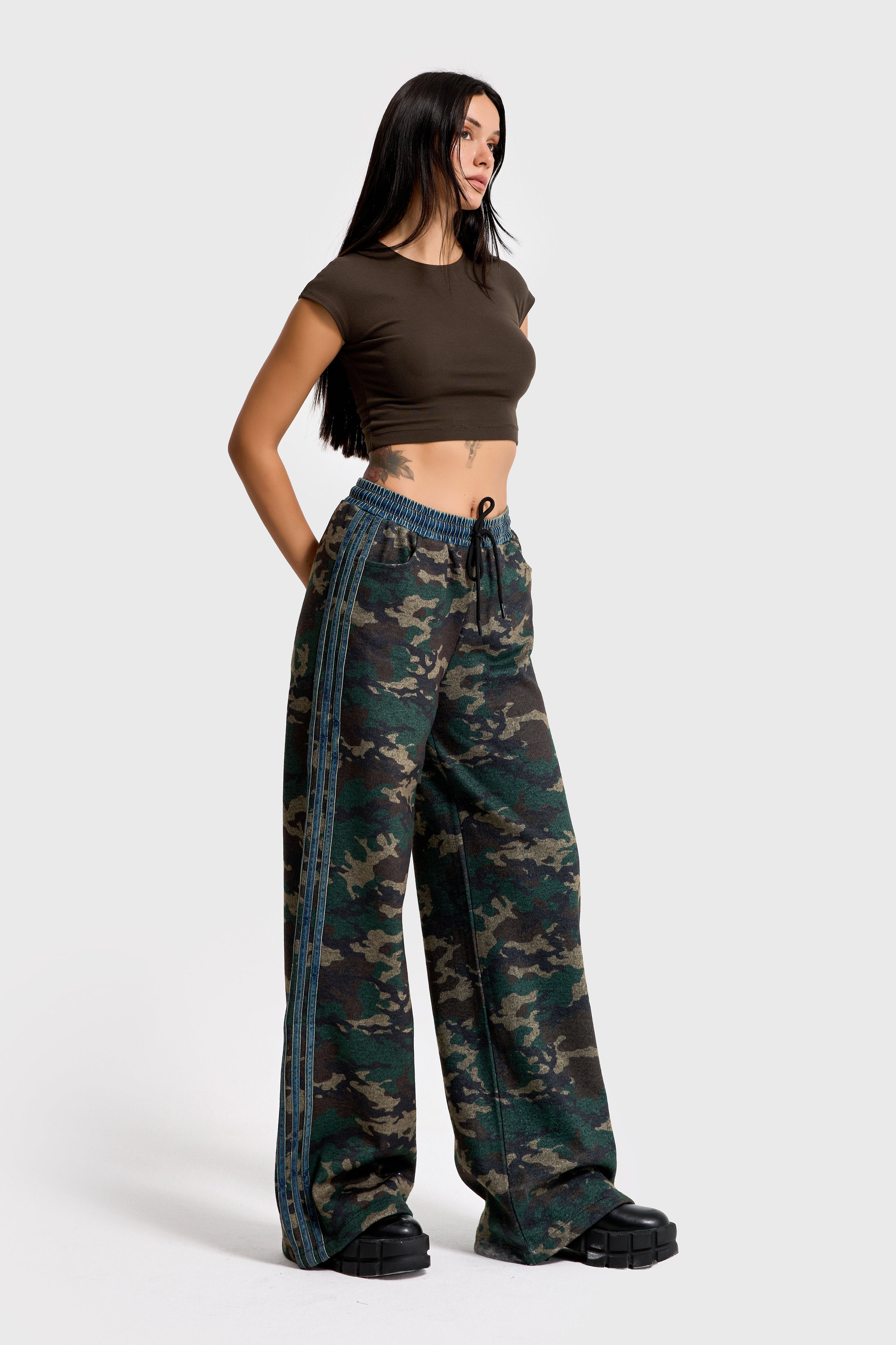 Kadın Kamuflaj Renk Palazzo Fit Şerit Detaylı Özel Tasarım Pantolon