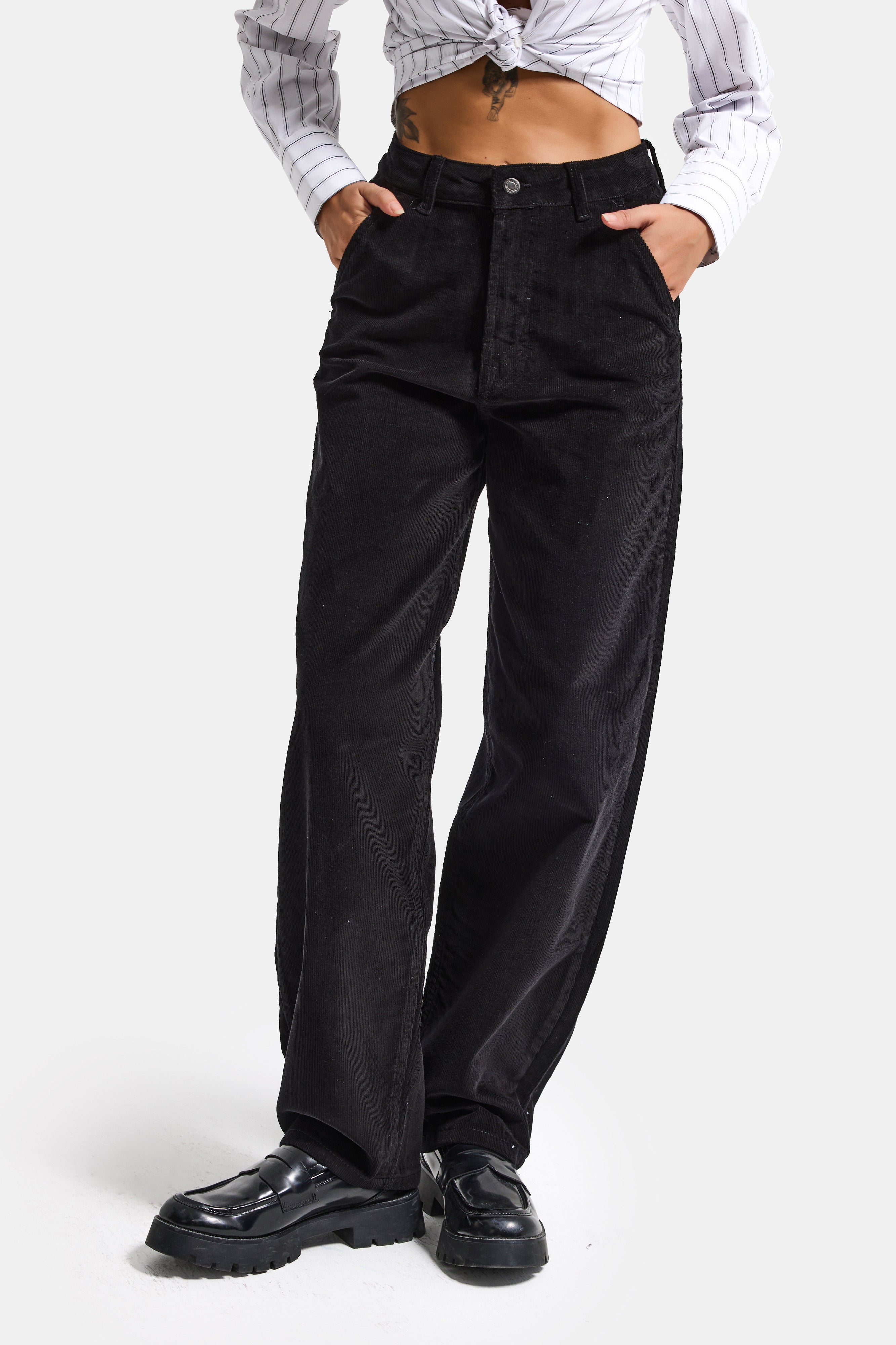 Kadın Siyah Renk 26w41 İnce Fitilli Kadife Kumaş Skater Fit Pantolon