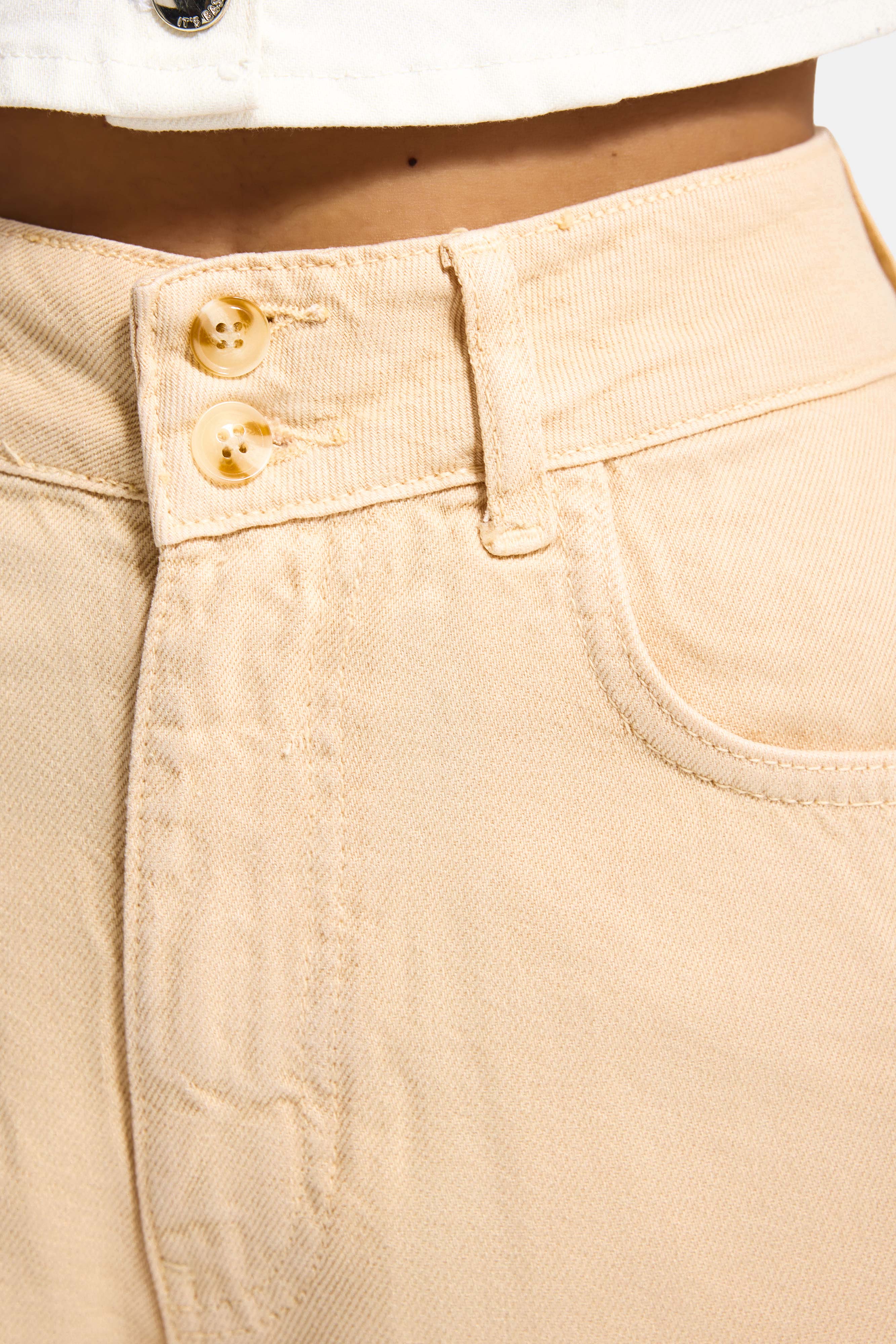 Kadın Bej 6s6-57 Relax Fit Kemer Detaylı %100 Koton Denim Şort