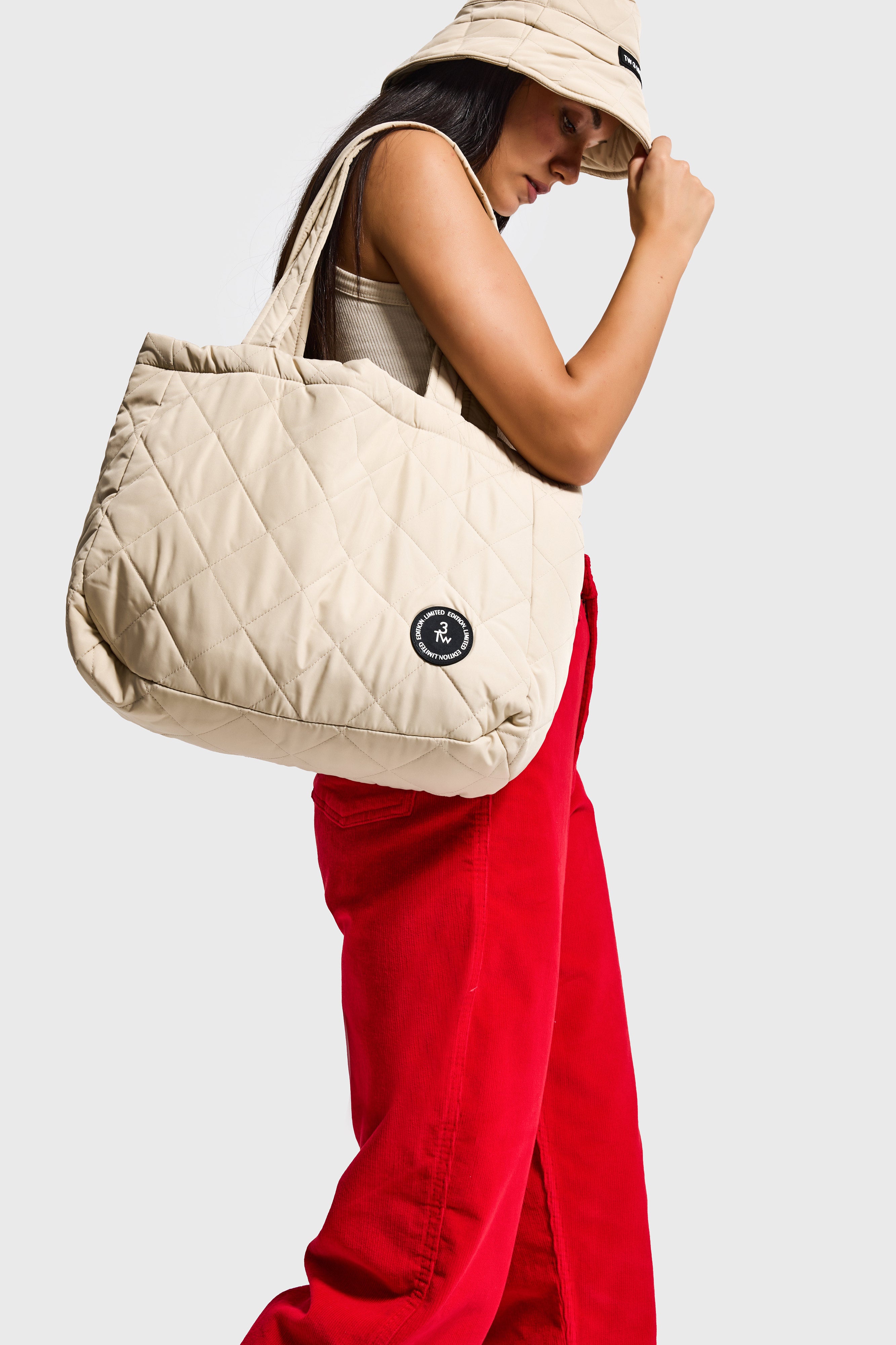 Bej Renk Baklava Desenli Askılı Özel Tasarım Çanta