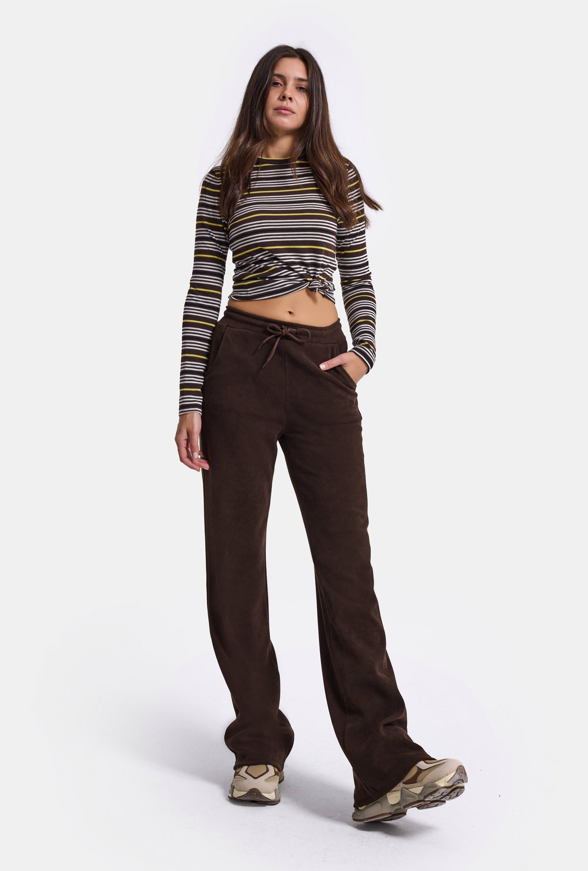 Kadın Acı Kahve w6-81 Flare Fit İnce Fitilli Esnek Velvet Kadife Kumaş Pantolon