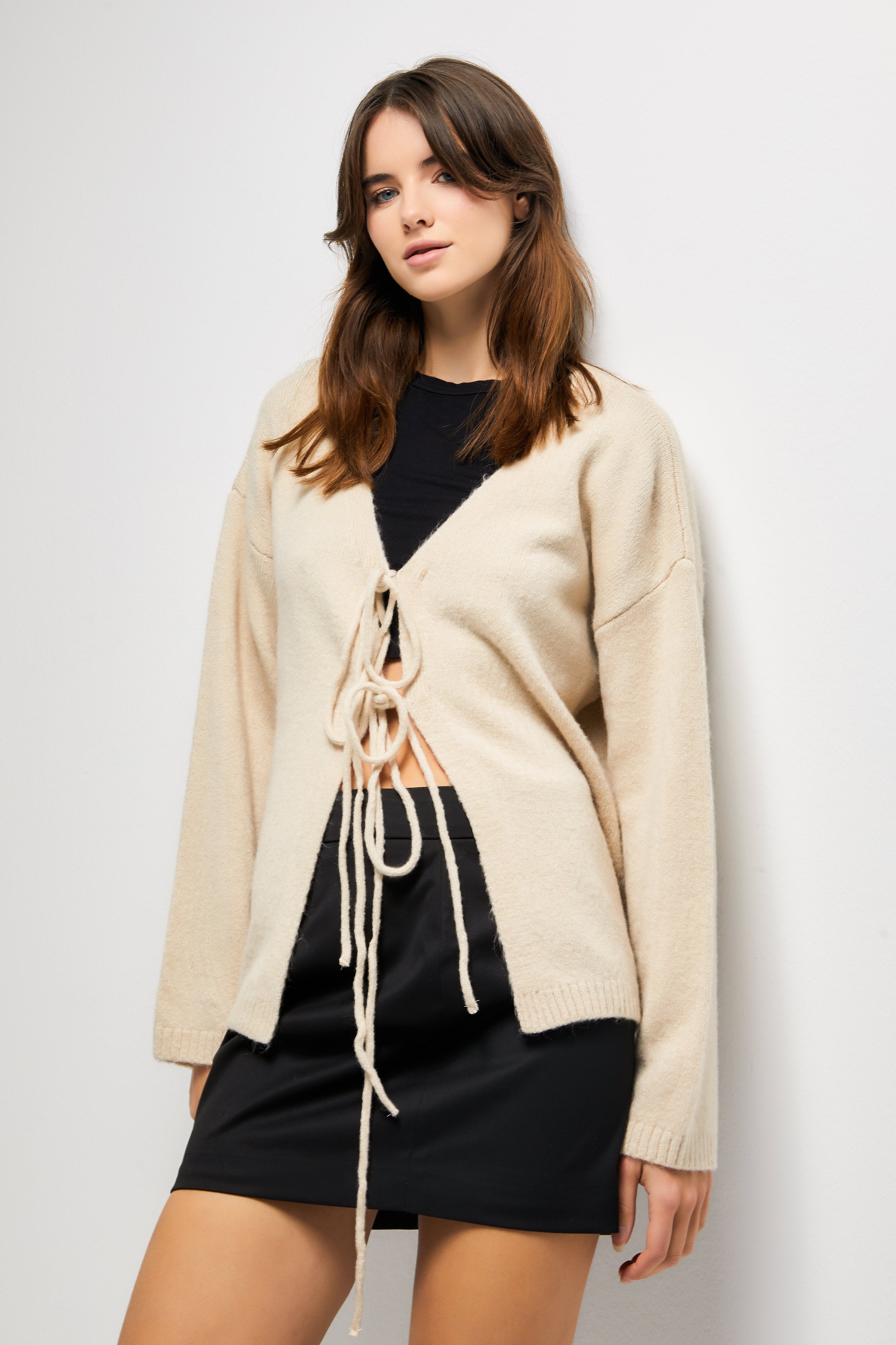 Kadın Bej Renk w5-101 Önü Bağcıklı Oversize Triko Kazak