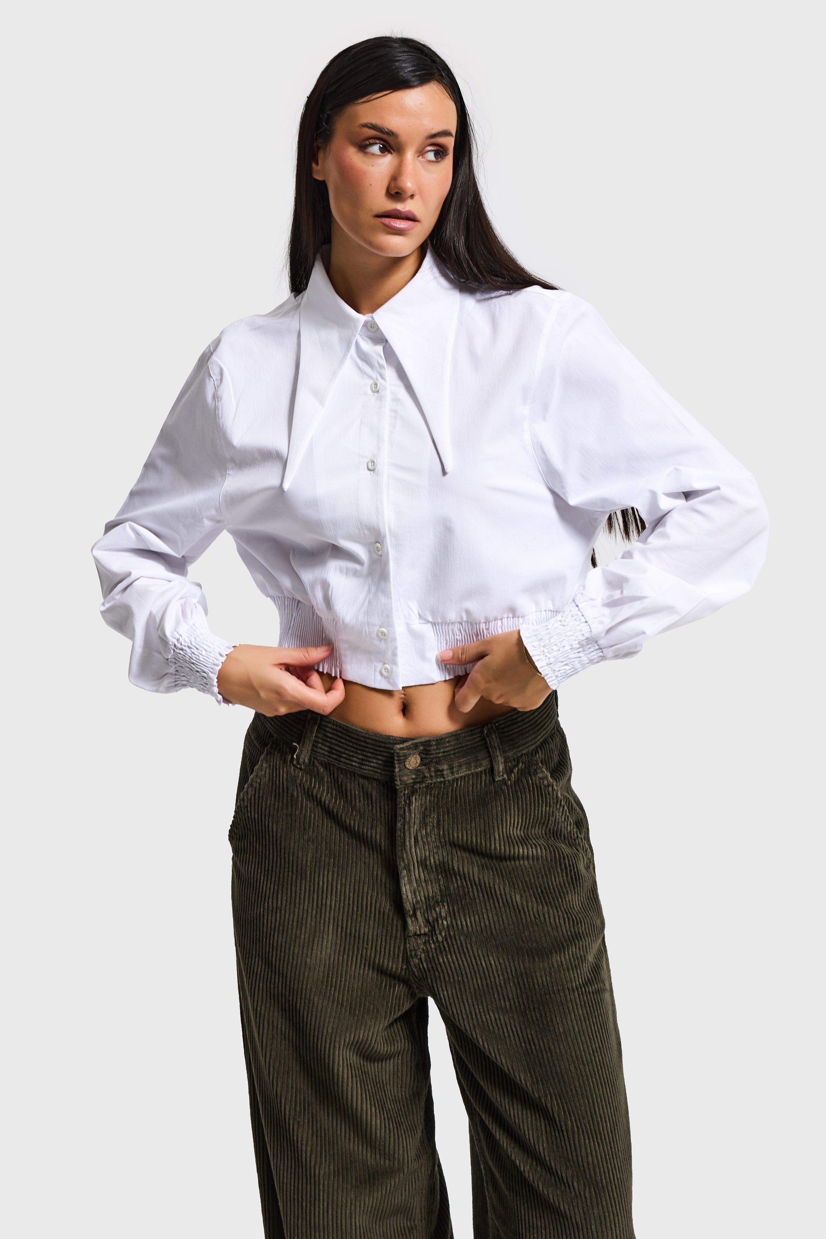 Kadın Beyaz Renk Crop Fit Yaka Detaylı Özel Tasarım Gömlek