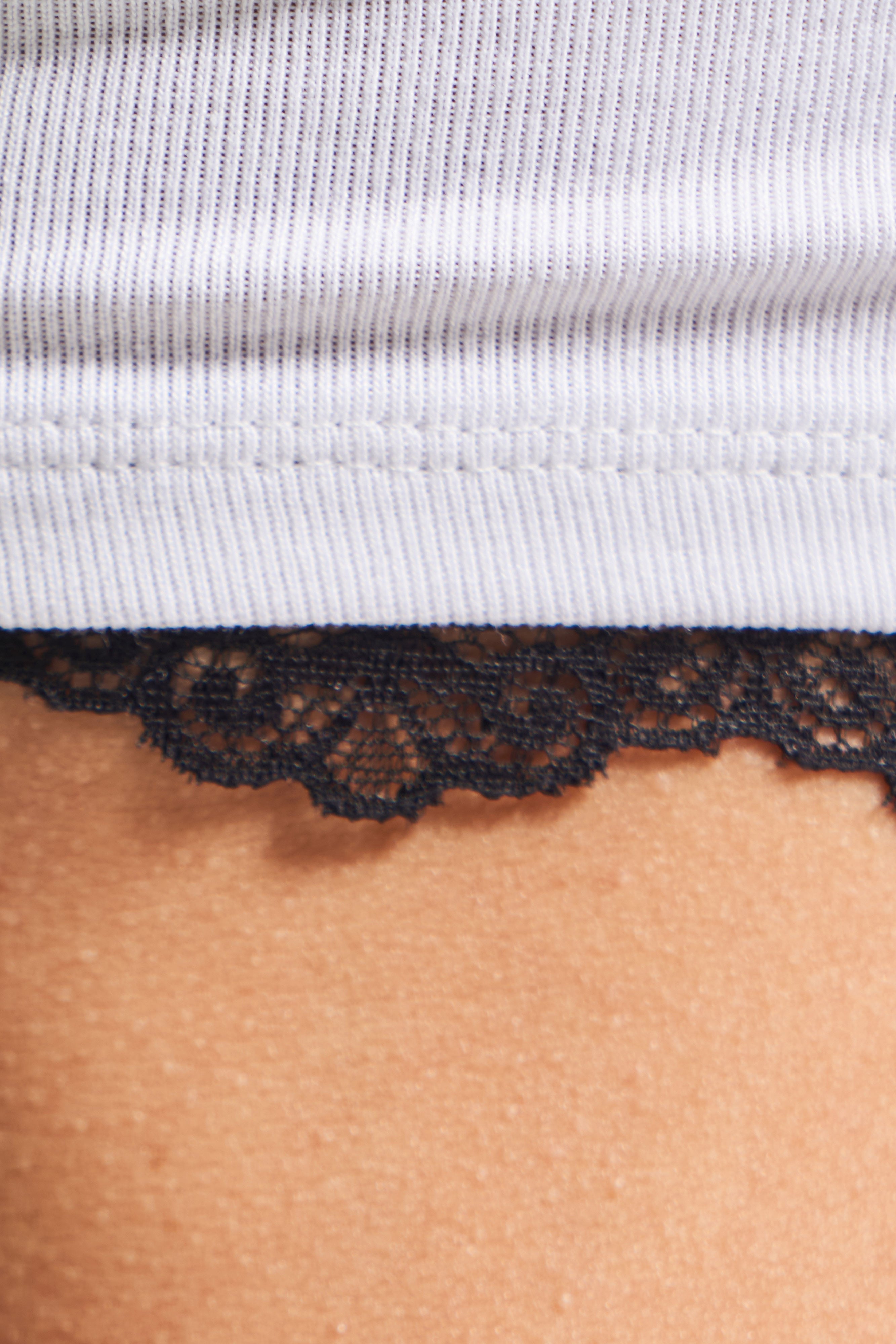 Kadın Beyaz Renk Dantel Detaylı Ful Esnek Crop Body