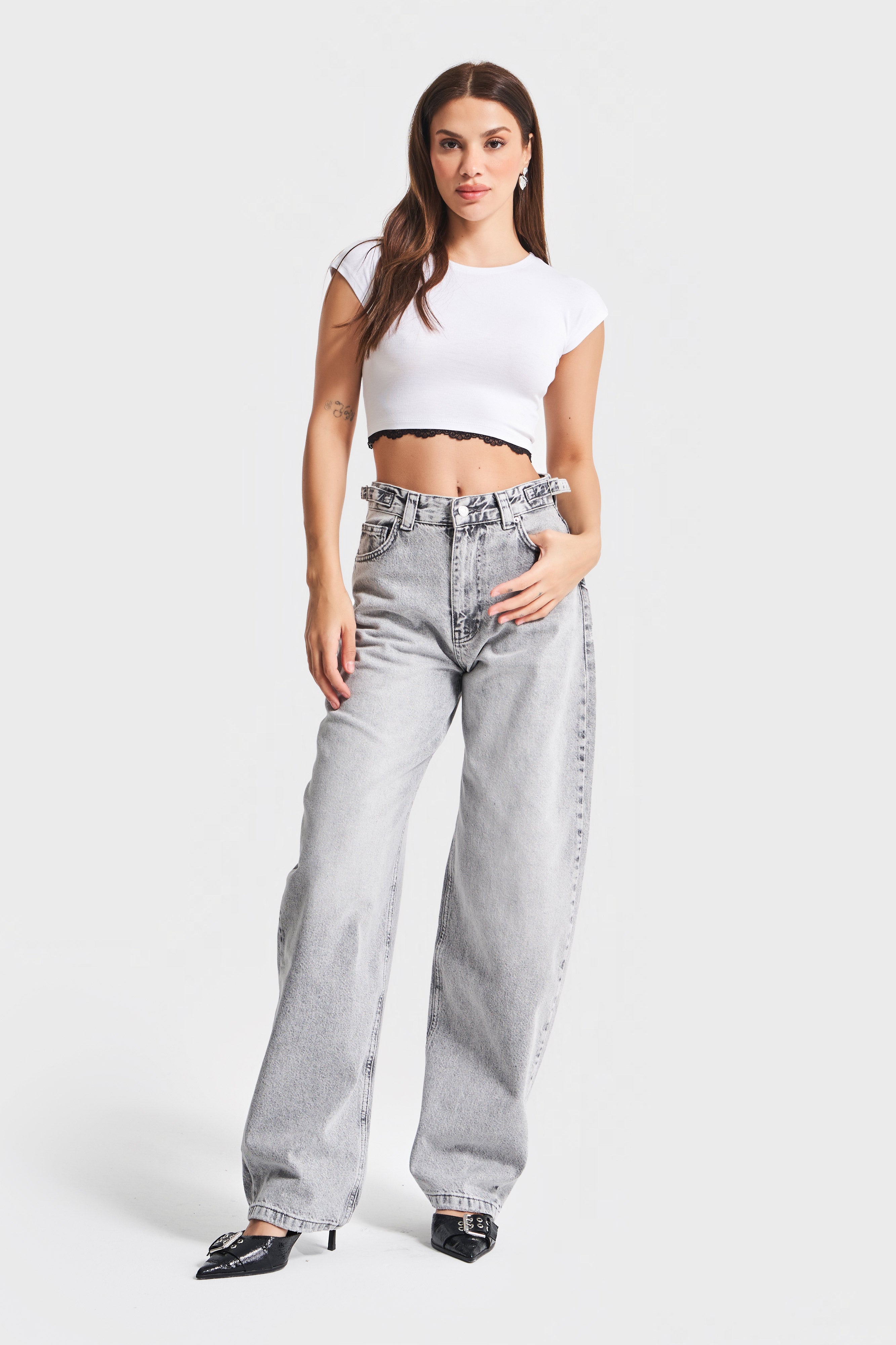 Kadın Beyaz Renk Dantel Detaylı Ful Esnek Crop Body